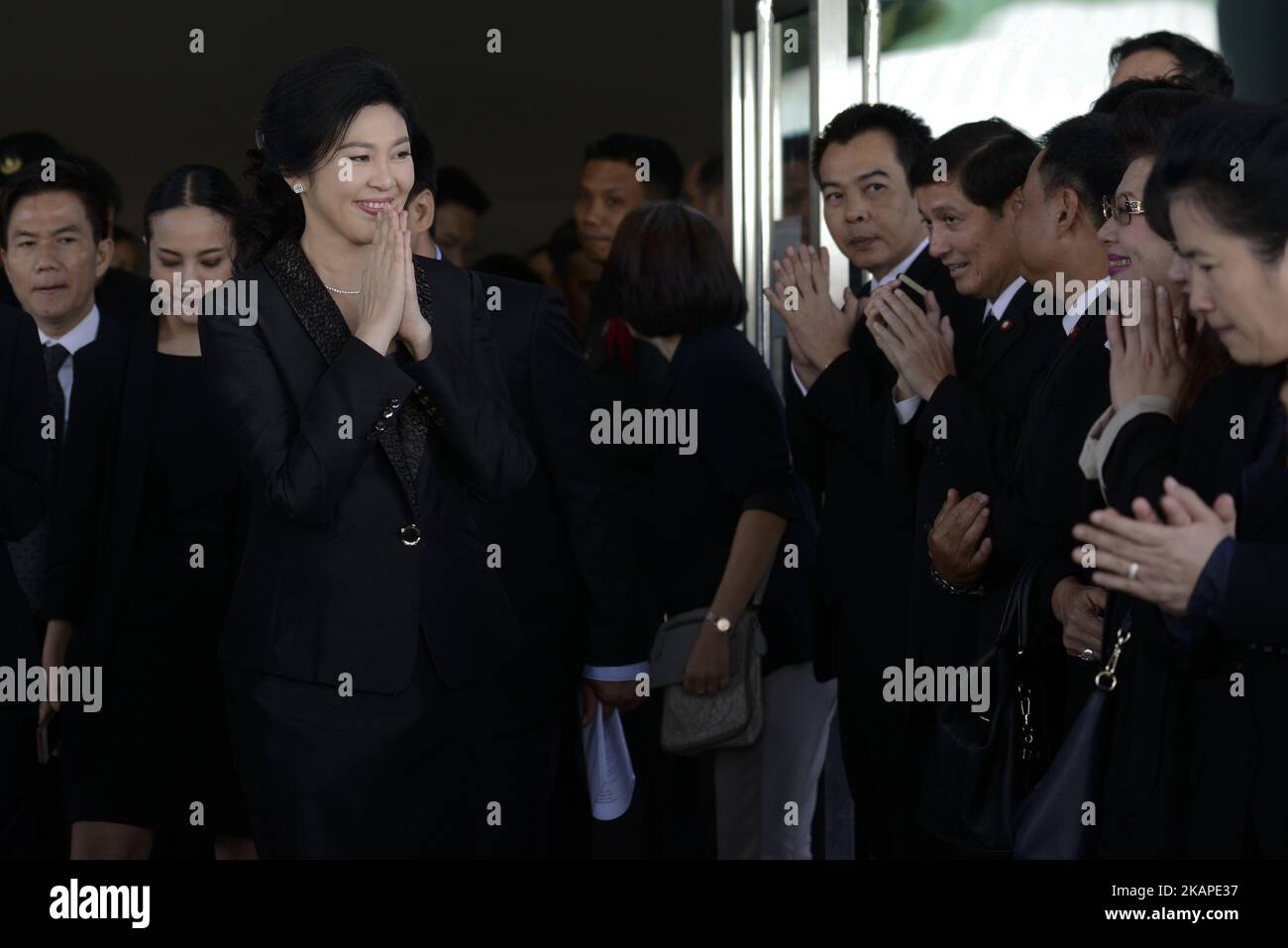 Der ehemalige thailändische Premierminister Yingluck Shinawatra trifft am 1. August 2017 beim Obersten Gerichtshof in Bangkok, Thailand, ein. (Foto von Anusak Laowias/NurPhoto) *** Bitte nutzen Sie die Gutschrift aus dem Kreditfeld *** Stockfoto