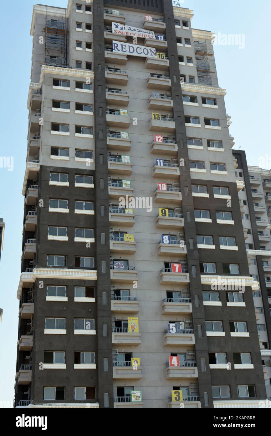 Kairo, Ägypten, Juni 26 2022: Neue Wohnbauwohnungen in der Innenstadt von Kairo am Nilufer, Immobilieninfrastruktur deve Stockfoto