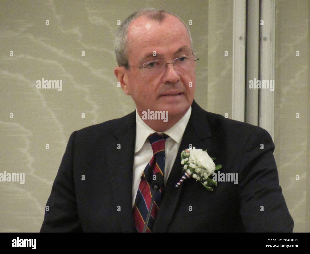 Der Kandidat für den Gouverneur von New Jersey, Phil Murphy, hält am 15. August 2017 eine Rede vor einer Audienz in Mount Laurel, New Jersey. (Foto von Kyle Mazza/NurPhoto) Stockfoto