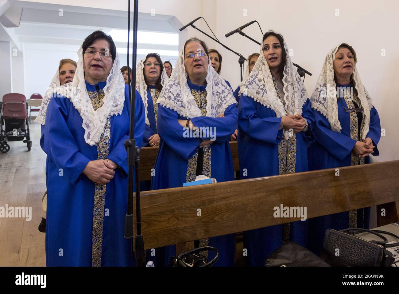 Irakische Christen halten am 20. August 2017 in der St. Thomas Cathedral in London, Großbritannien, die Heilige Messe ab. Sie gehören der Syrisch-Orthodoxen Kirche an, einer der ältesten christlichen Gemeinden. Die meisten Verehrer sind Flüchtlinge aus Mosul und seinen Nachbarschaften. (Foto von Dominika Zarzycka/NurPhoto) Stockfoto