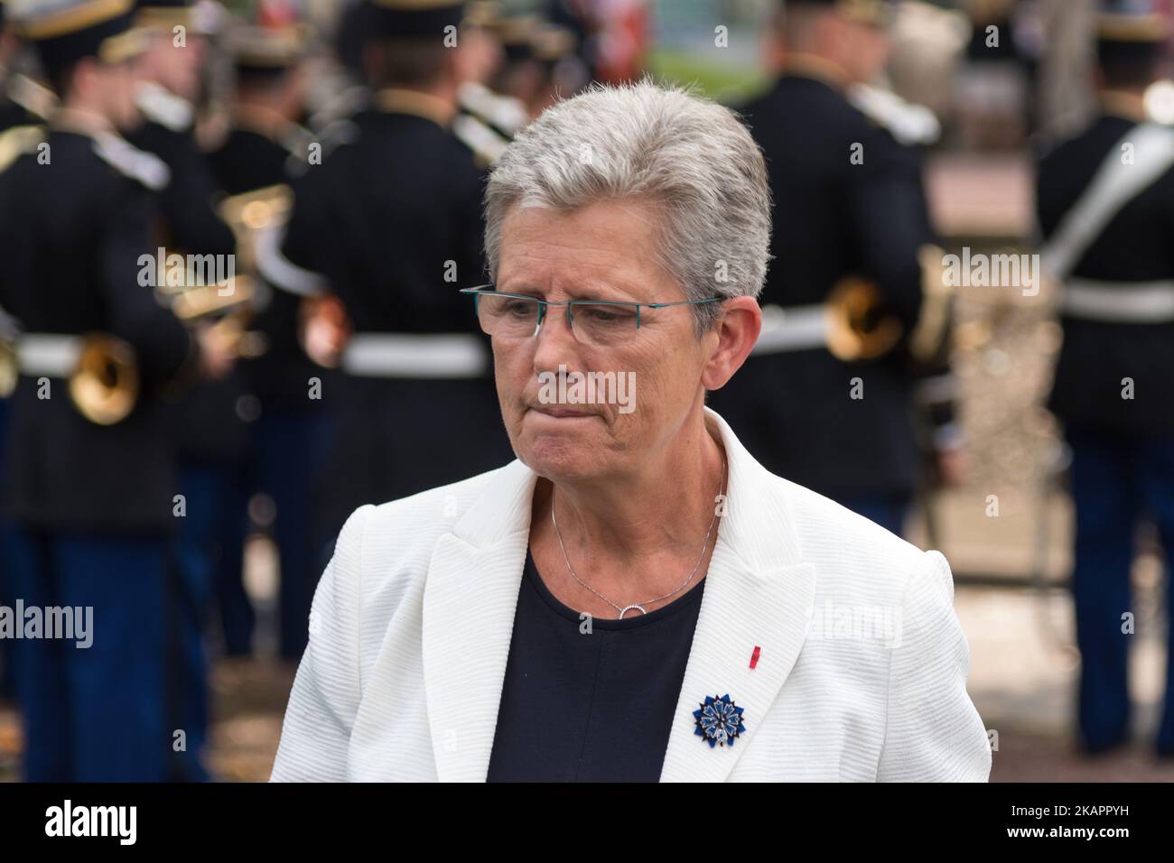 Der Seretar des Armeestaates, Genevieve Darieussecq, würdigt die DB-Division von 2., die am 25. August 2017 in Paris unter der Führung des Generals Leclerc de Hautecloque in Paris, Frankreich, einmarschiert ist. (Foto: Julien Mattia/NurPhoto) Stockfoto