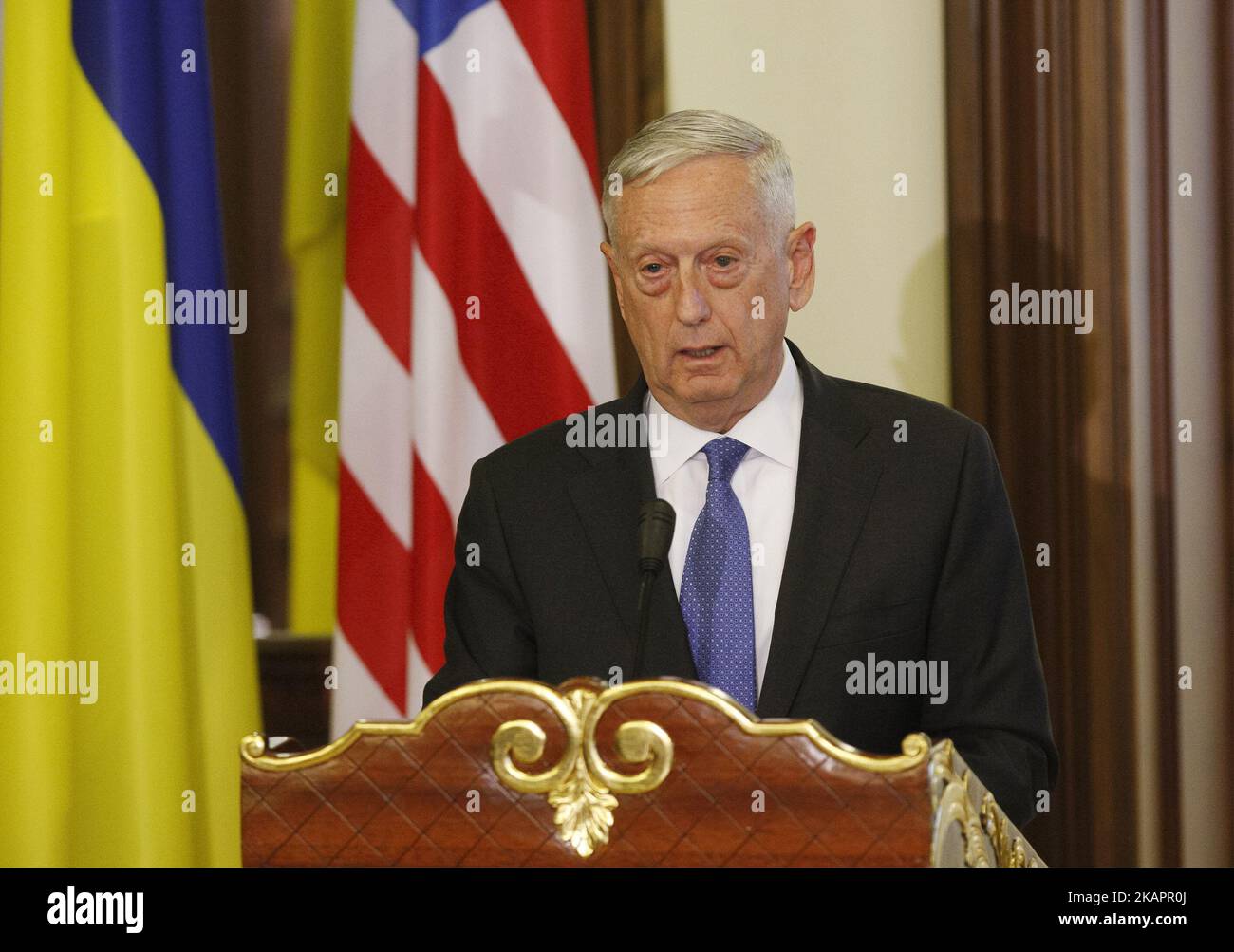 US-Verteidigungsminister Jim Mattis spricht bei einer Pressekonferenz während eines Treffens mit dem ukrainischen Präsidenten in Kiew, Ukraine, am 24. August 24, 2017. (Foto von STR/NurPhoto) Stockfoto