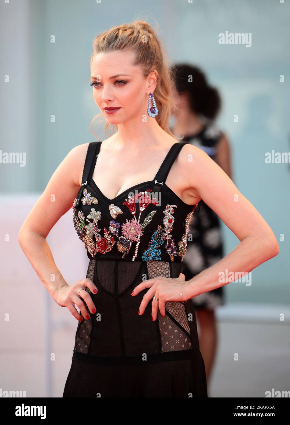 Venedig, Italien. 31.. August 2017. Amanda Seyfried nimmt am 31. August 2017 am „ersten reformierten“ roten Teppich des Filmfestivals Venedig 74. in Venedig, Italien, Teil. (Foto von Matteo Chinellato/NurPhoto) Stockfoto