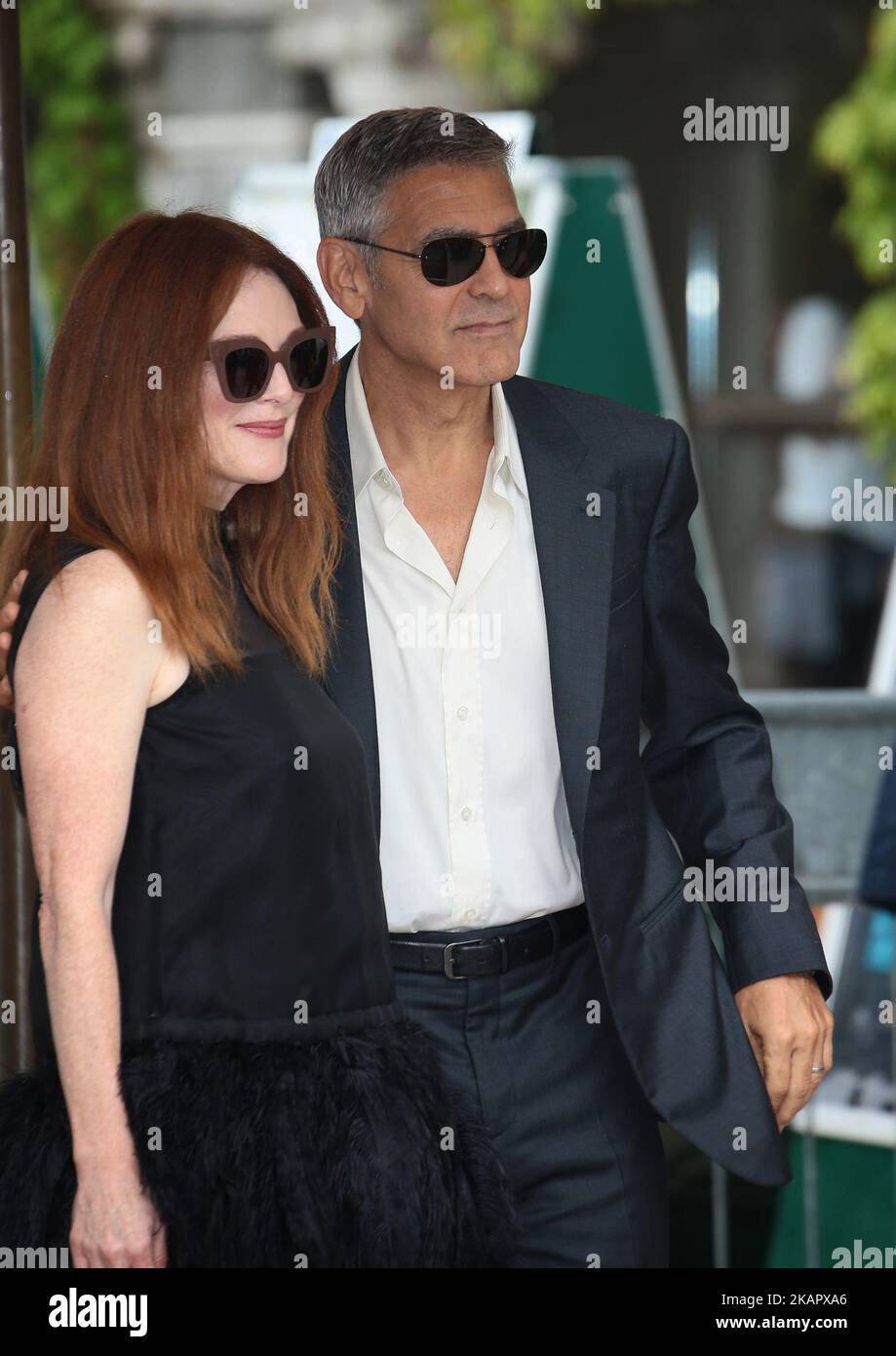 George Clooney und Julianne Moore treffen am 1. September 2017 im Hotel Excelsior in Venedig, Italien, ein. (Foto von Matteo Chinellato/NurPhoto) Stockfoto
