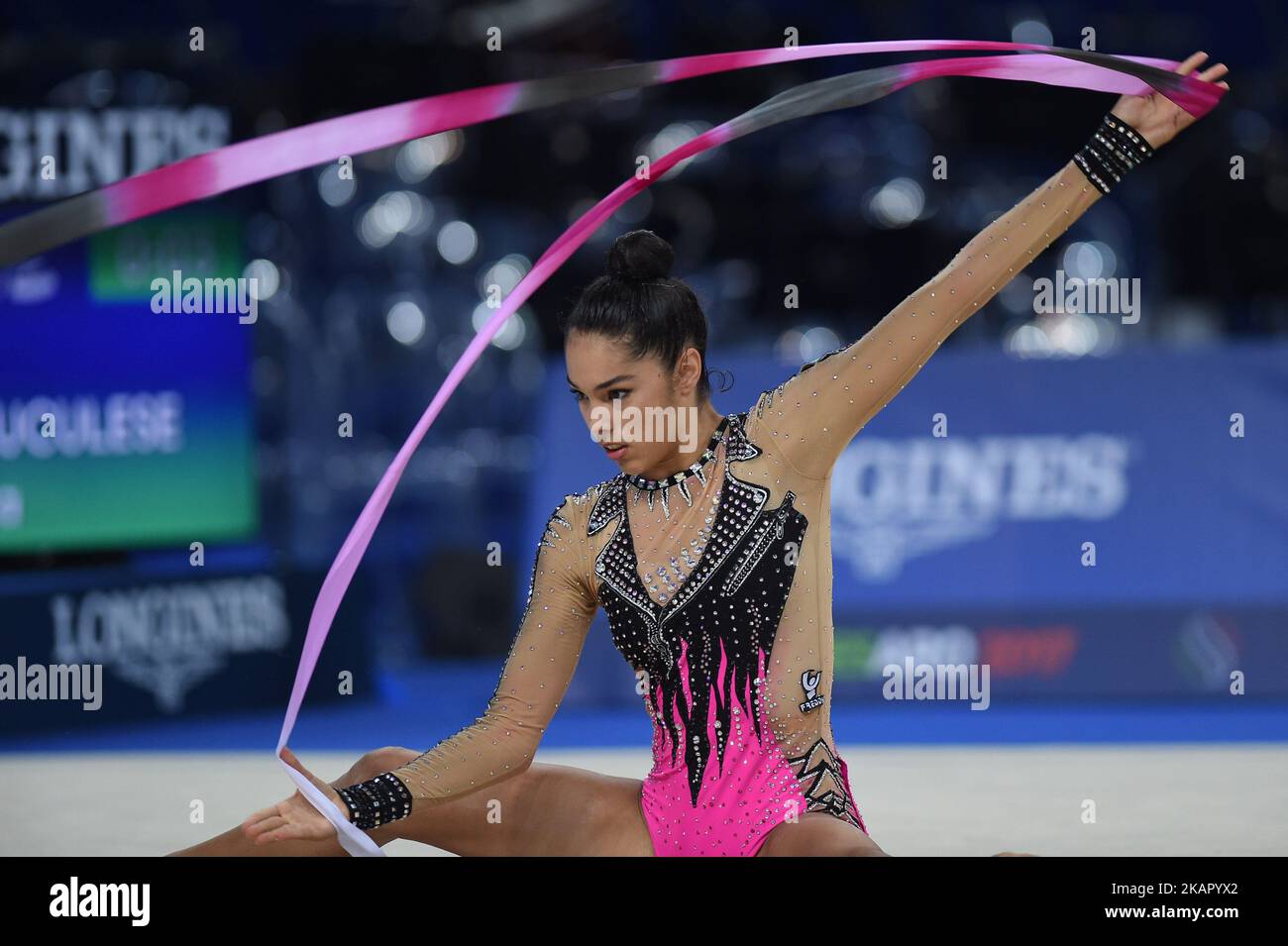 Alexandra Agiurgiuculese tritt am 29. August 2017 in Pesaro Italien bei den Weltmeisterschaften der Rhythmischen Gymnastik 35. in der Adriatischen Arena an. (Foto Franco Romano/NurPhoto) Stockfoto