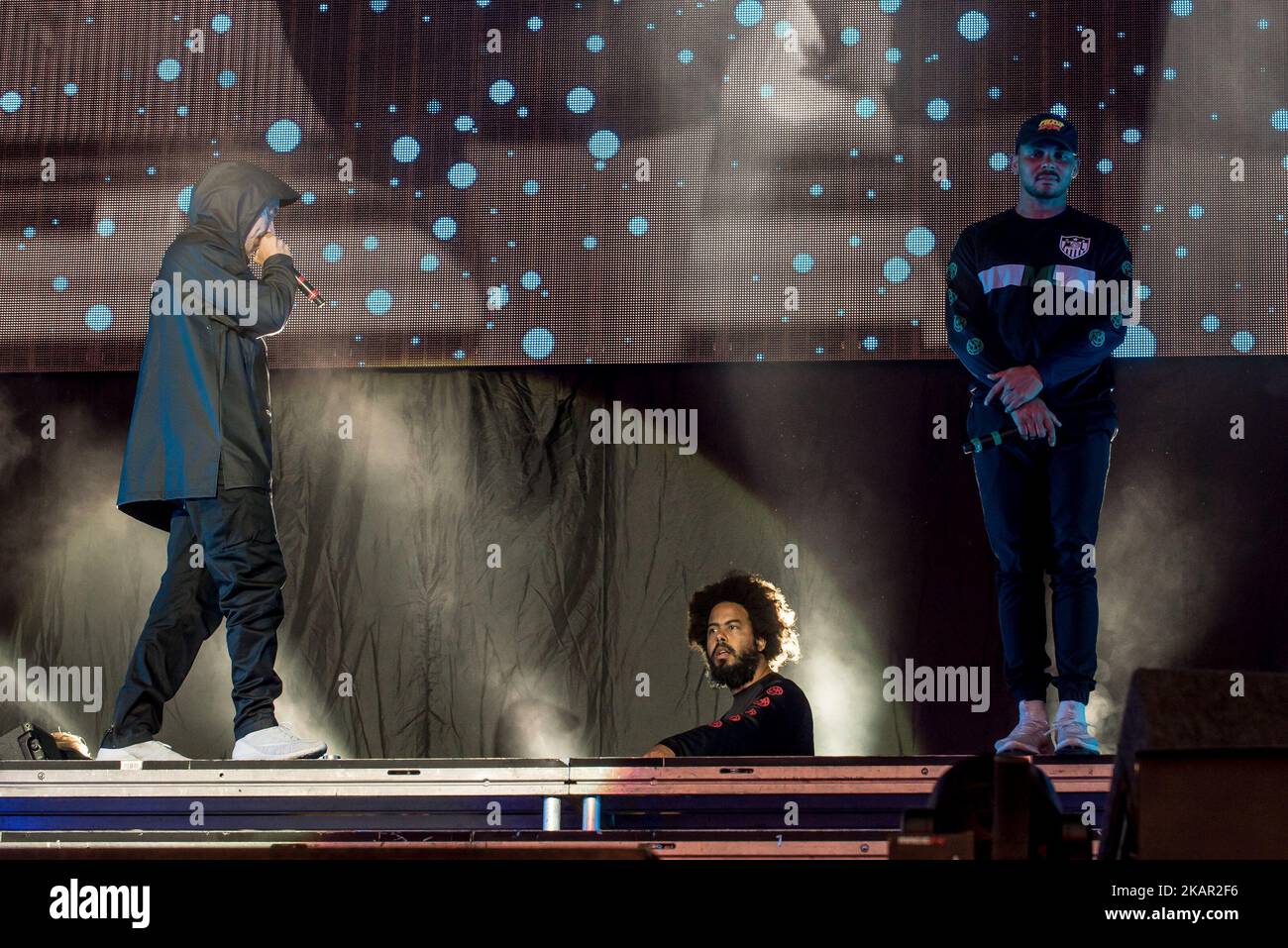 Das jamaikanisch-amerikanische Elektronik-Trio Major Lazer treten am zweiten Tag des Reading Festivals, Reading, am 26. August 2017, auf der Bühne auf. Major Lazer ist ein jamaikanisch-amerikanisches Elektronik-Musiktrio, das aus dem Plattenproduzent Diplo und den DJs Jillionaire und Walshy Fire besteht. (Foto von Alberto Pezzali/NurPhoto) Stockfoto