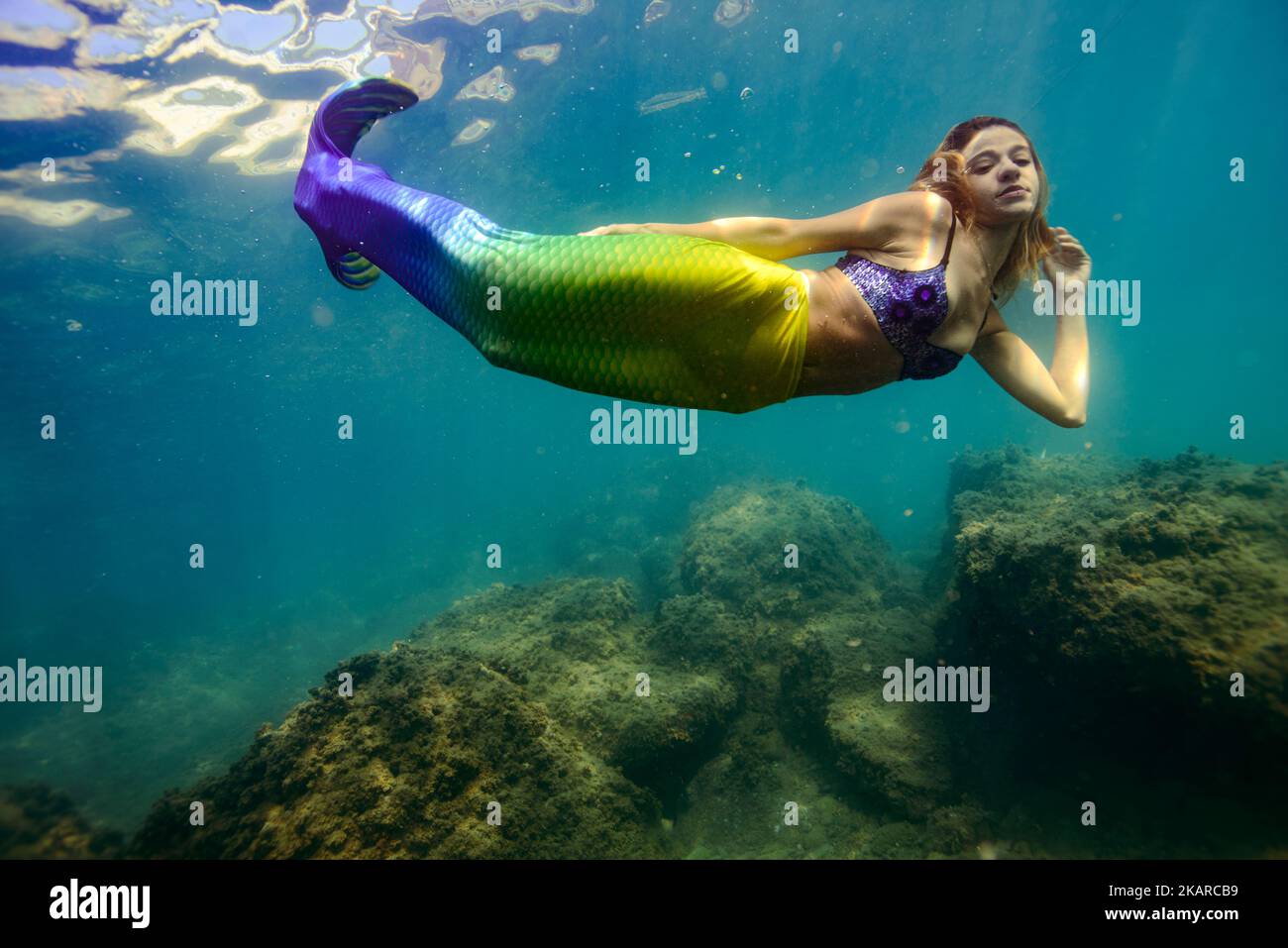 Meerjungfrau Mädchen Unterwasser pic mit Geschichte Stockfoto