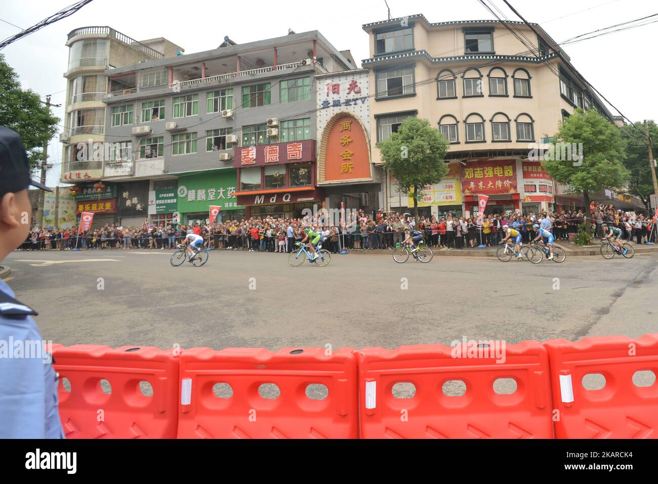 Fahrer während der dritten Etappe der China Tour 2017 2, dem Changde Hanshou Circuit Race 94km. Am Donnerstag, den 21. September 2017, China. Foto von Artur Widak Stockfoto