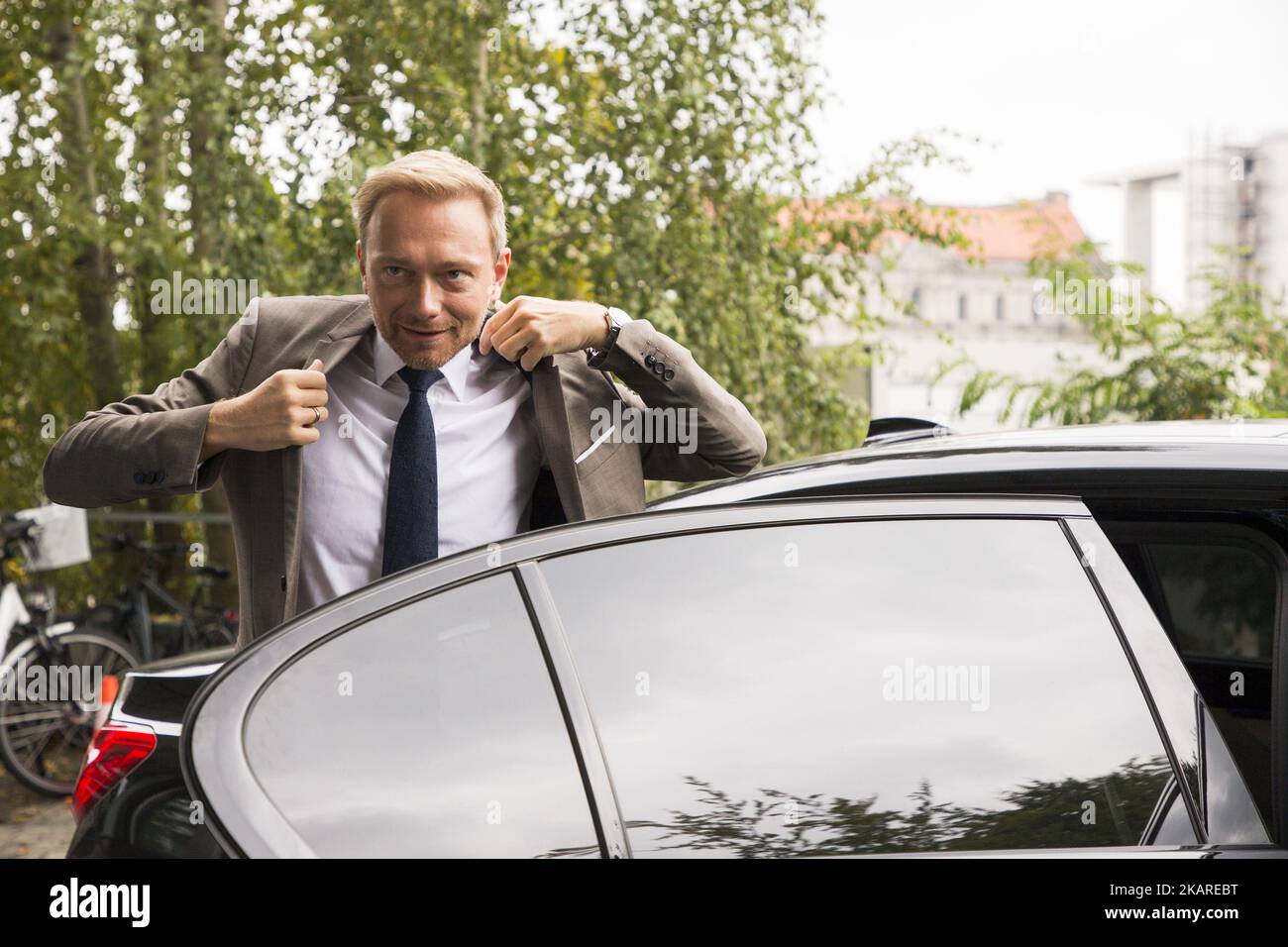 Christian Lindner, Vorsitzender der FDP, kommt am Tag nach den Wahlen auf der Bundespressekonferenz in Berlin am 25. September 2017 zu einer Pressekonferenz. (Foto von Emmanuele Contini/NurPhoto) Stockfoto