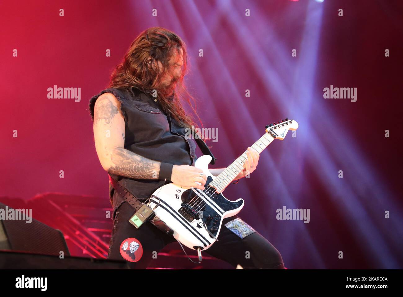 Andreas Kisser, Gitarrist der brasilianischen Gruppe Sepultura, Gesten während des Rock and Rio 2017 Festivals in am 24. September 2017 in Rio de Janeiro, Brasilien. (Foto von Gilson Borba/NurPhoto) Stockfoto