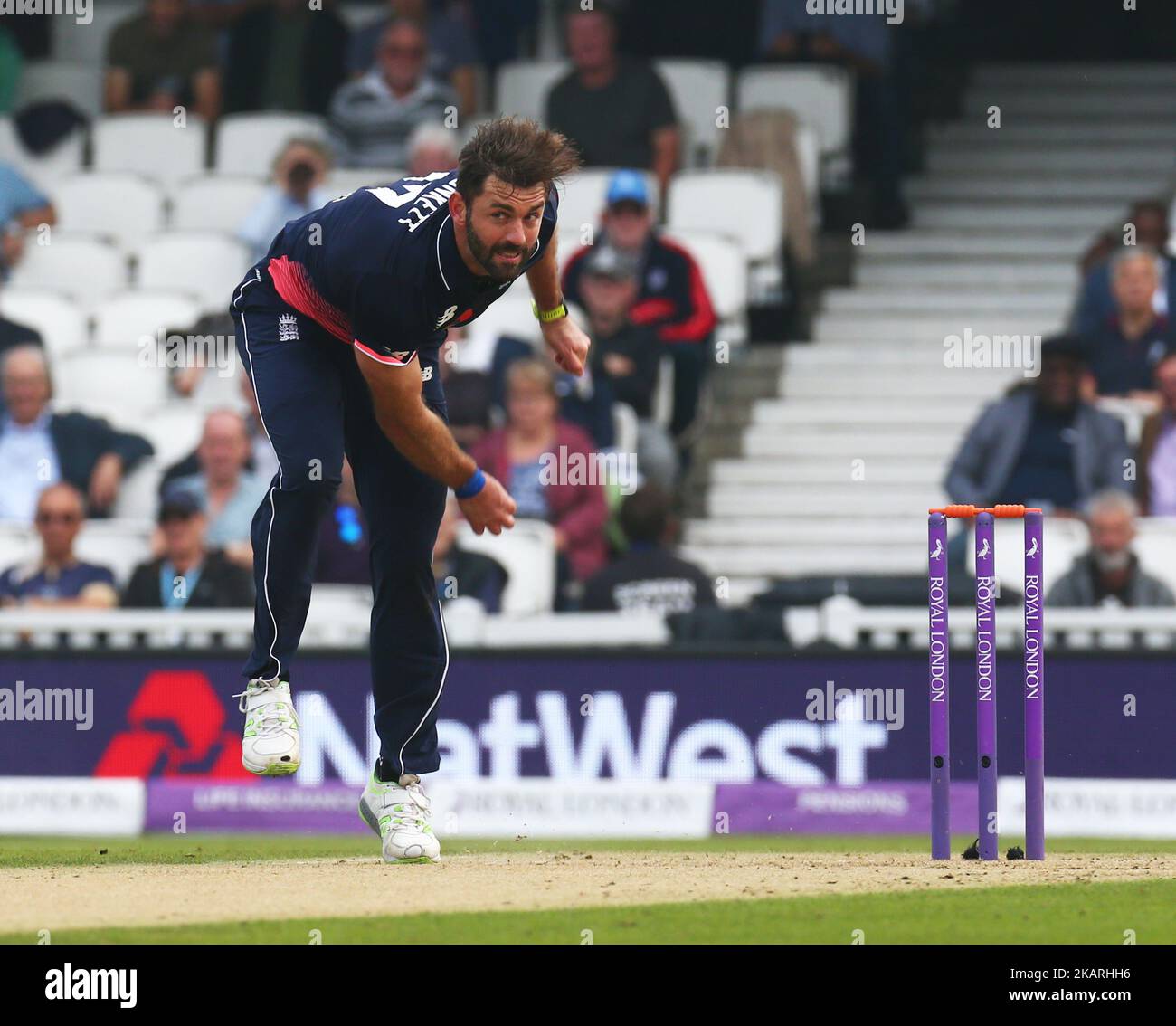 Englands Liam Plunkett während des 4. Royal London One Day International Series Matches zwischen England und Westindien im Kia Oval, London, am 27. September 2017 (Foto: Kieran Galvin/NurPhoto) Stockfoto