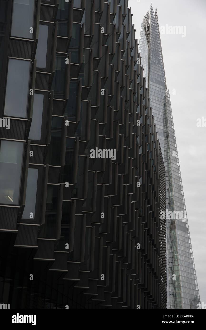 Der Shard ist am 4. Oktober 2017 in London zu sehen. The Shard ist ein 95-stöckiges Hochhaus in Southwark, London, das Teil des Londoner Bridge Quarter ist. Mit einer Höhe von 309,7 Metern (1.016 Fuß) ist der Shard das höchste Gebäude im Vereinigten Königreich, das vierthöchste Gebäude in Europa und das 96. höchste Gebäude der Welt. (Foto von Alberto Pezzali/NurPhoto) Stockfoto