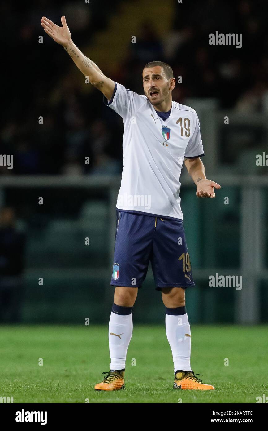 Leonardo Bonucci von der italienischen Nationalmannschaft reagiert während des Fußballspiels der Fußball-Weltmeisterschaft Russland 2018 zwischen Italien und der ehemaligen jugoslawischen Republik Mazedonien im Stadio Olimpico am 6. Oktober 2017 in Turin, Italien. (Foto von Mike Kireev/NurPhoto) Stockfoto