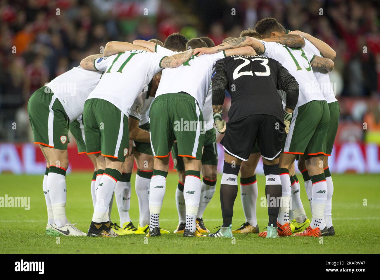 Das irische Team während des Qualifikationsrunden-Spiels der FIFA-Weltmeisterschaft 2018 zwischen Wales und der Republik Irland am 9. Oktober 2017 im Cardiff City Stadium in Cardiff, Wales, Großbritannien (Foto: Andrew Surma/NurPhoto) Stockfoto