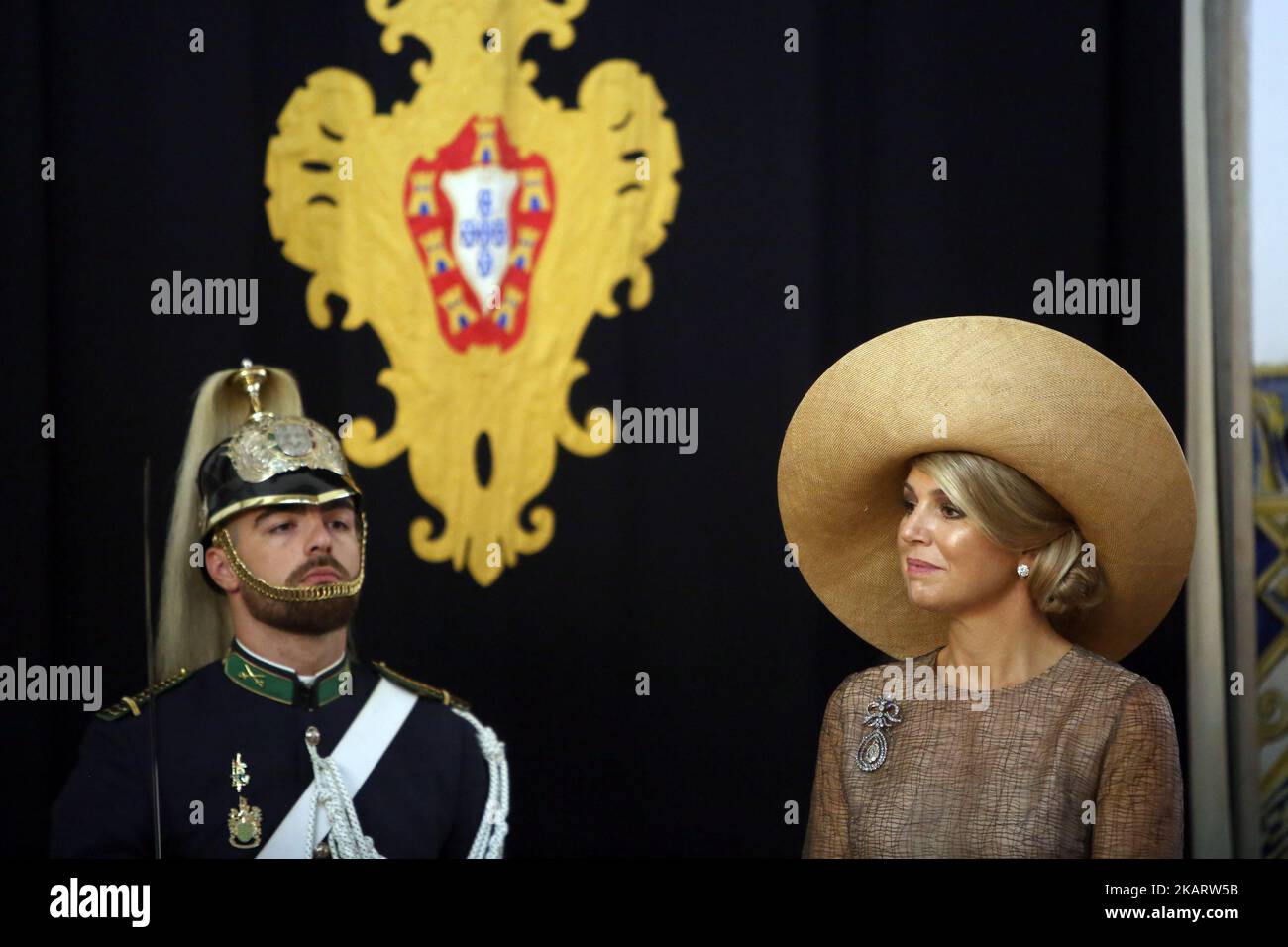 Königin Maxima der Niederlande blickt am 10. Oktober 2017 auf den Belem-Palast in Lissabon, Portugal. Dies ist der erste von einem 3 Tage Royals Staatsbesuch in Portugal. (Foto von Pedro Fiuza/NurPhoto) Stockfoto