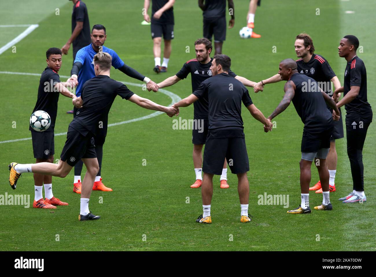 Die Mannschaftsspieler von Manchester United nehmen am 17. Oktober 2017, am Vorabend des UEFA Champions League-Fußballspiels SL Benfica gegen Manchester United, an einer Trainingseinheit im Luz-Stadion in Lissabon, Portugal, Teil. (Foto von Pedro FiÃºza/NurPhoto) Stockfoto