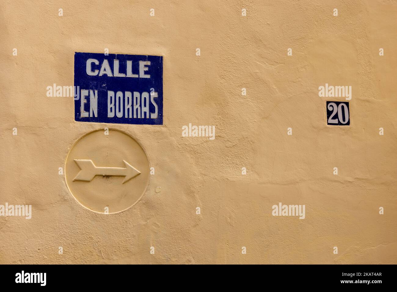 Traditionelles Straßenschild, Calle en Borras, Valencia, Spanien Stockfoto