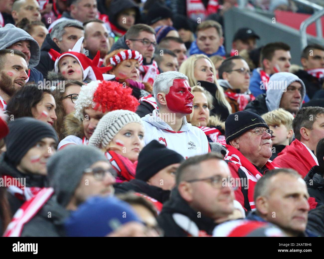 Fans beim internationalen Freundschaftsspiel zwischen Polen und Mexiko im Energa-Stadion in Danzig, Polen am 13. November 2017 (Foto: Mateusz Wlodarczyk/NurPhoto) Stockfoto