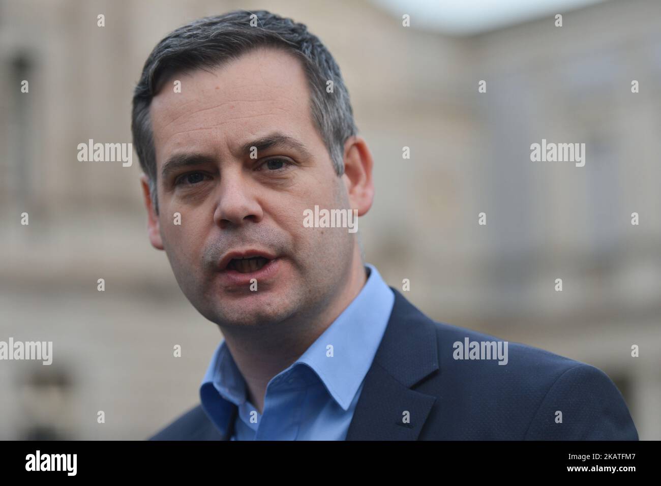 Sinn Feins Pearse Doherty trifft die Medien vor dem Leinster House in Dublin. In Dublin, Irland, am Freitag, den 24. November 2017. (Foto von Artur Widak/NurPhoto) Stockfoto