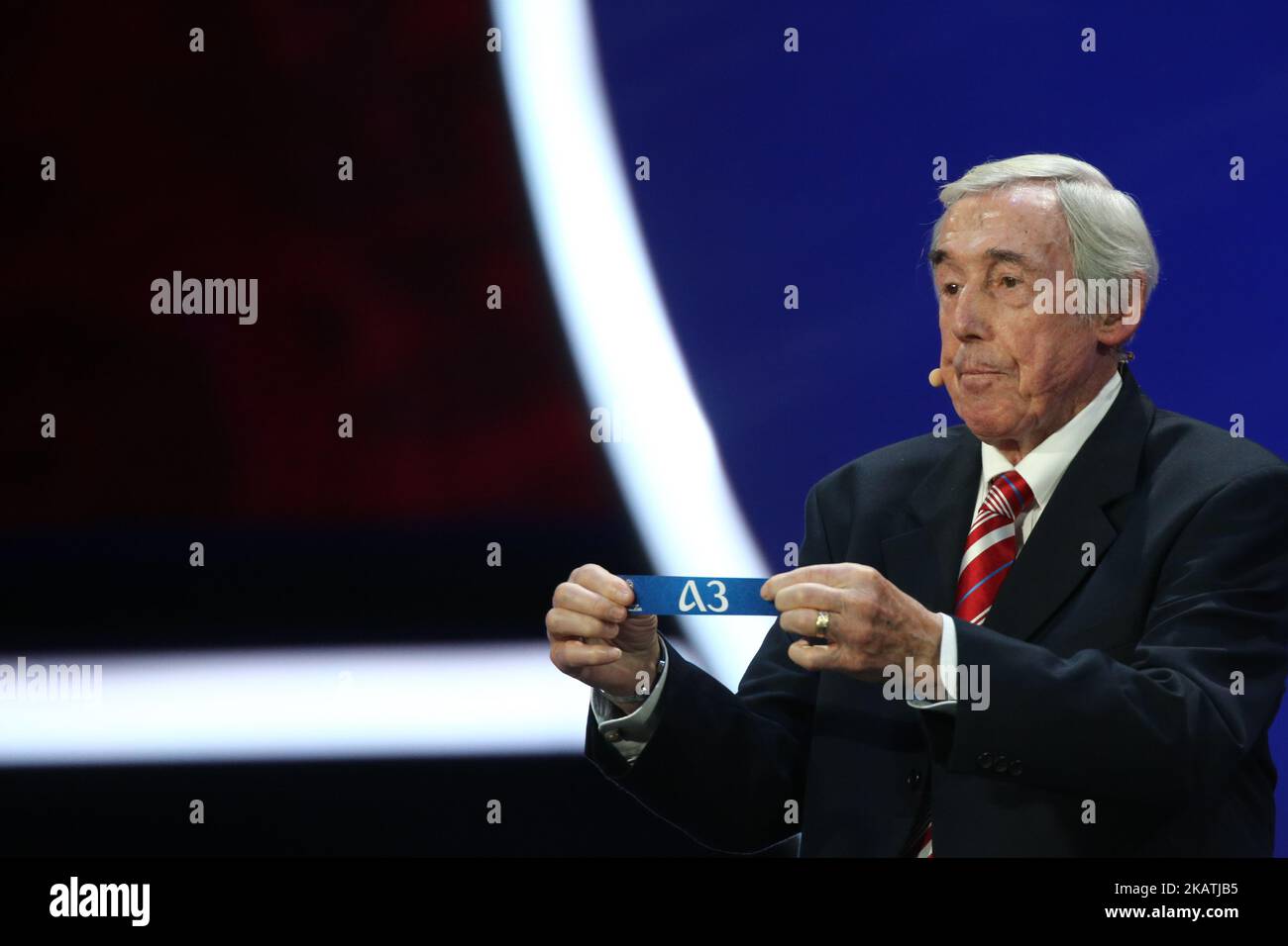 Draw Assistant Gordon Banks bei der Endrunde der FIFA-Weltmeisterschaft 2018 im Staatlichen Kreml-Palast am 01. Dezember 2017 in Moskau, Russland. (Foto von Igor Russak/NurPhoto) Stockfoto