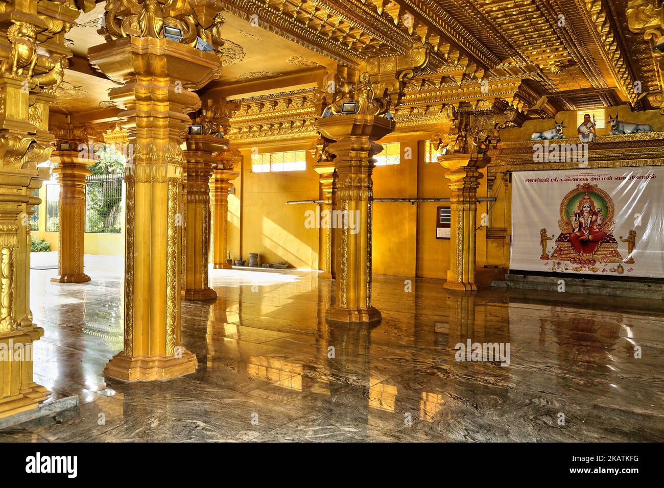 Amman Hindu-Tempel in Vavuniya, Sri Lanka. Dieser neu erbaute Tempel ist der Göttin Sri Muthumariamman gewidmet und gilt als ein sehr mächtiger Tempel und ist bei Anhängern beliebt. (Foto von Creative Touch Imaging Ltd./NurPhoto) Stockfoto