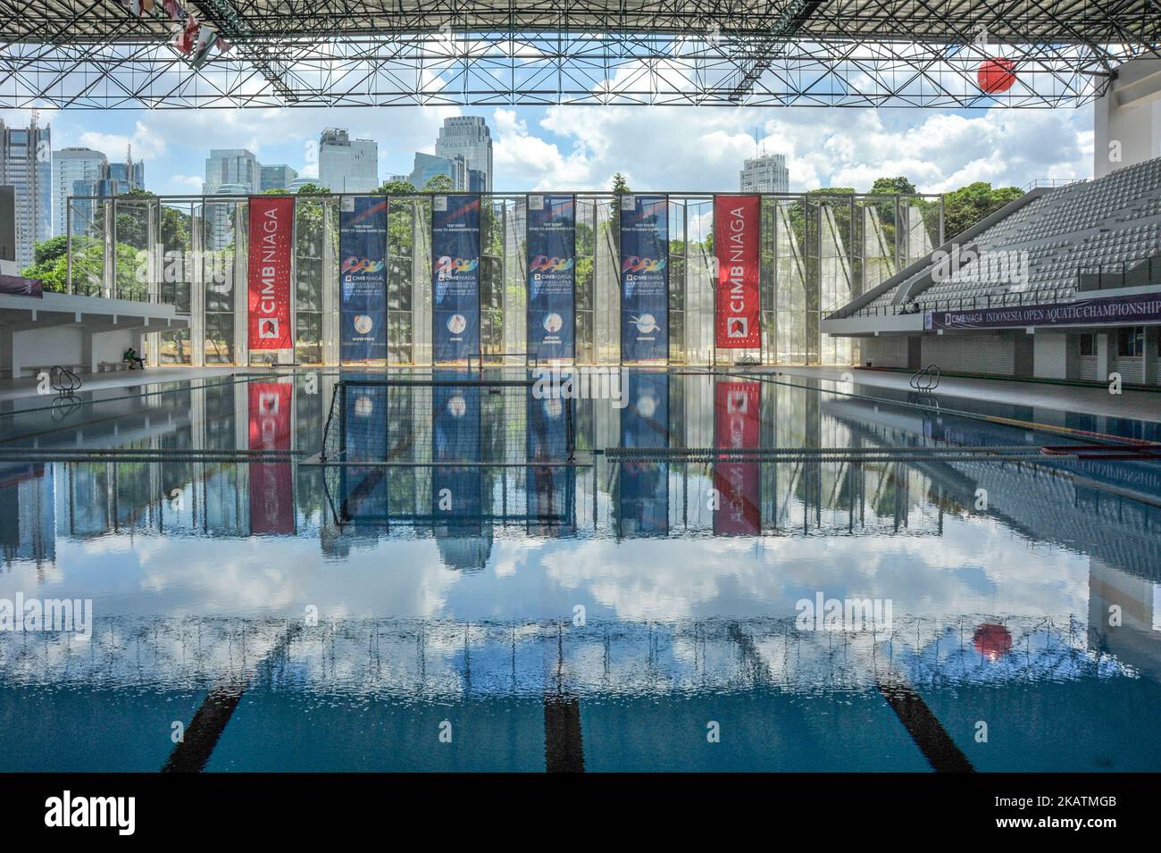 Das neue Polo-Wasserbecken im renovierten Aquatics Stadium im Sportkomplex Gelora Bung Karno, Senayan in Jakarta, Indonesien, wurde am 7. Dezember 2017 eröffnet. IOAC, das vom 5. Bis 15. Dezember 2017 vom Vorstand der indonesischen Pool Association (PBRSI) im Rahmen der Testveranstaltung vor dem Austragungsort der Asian Games 2018 abgehalten wurde. (Foto von Anton Raharjo/NurPhoto) Stockfoto