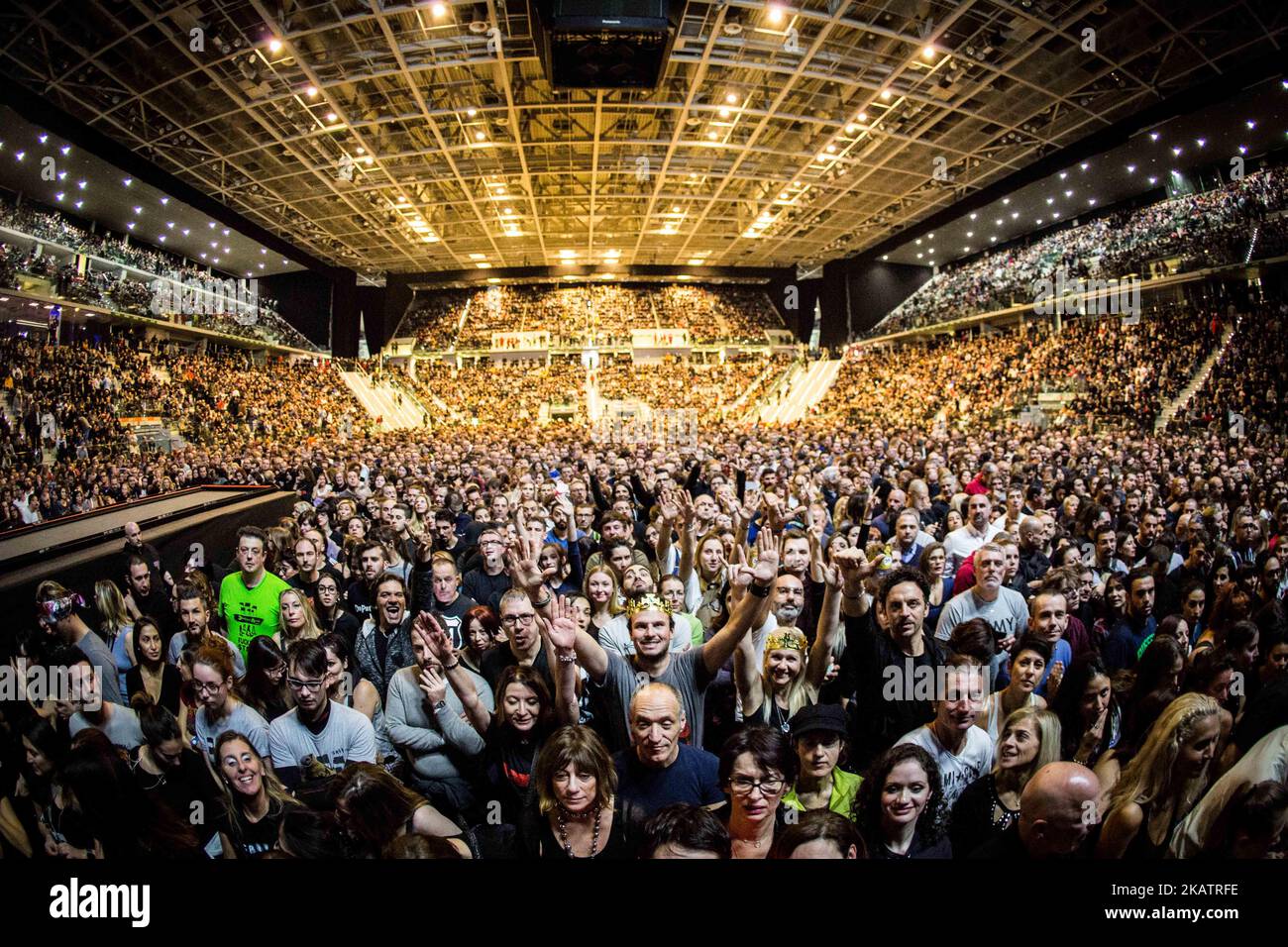 Depeche Mode Publikum gestern im Pala Alpitour Italien. (Foto von Roberto Finizio/NurPhoto) Stockfoto