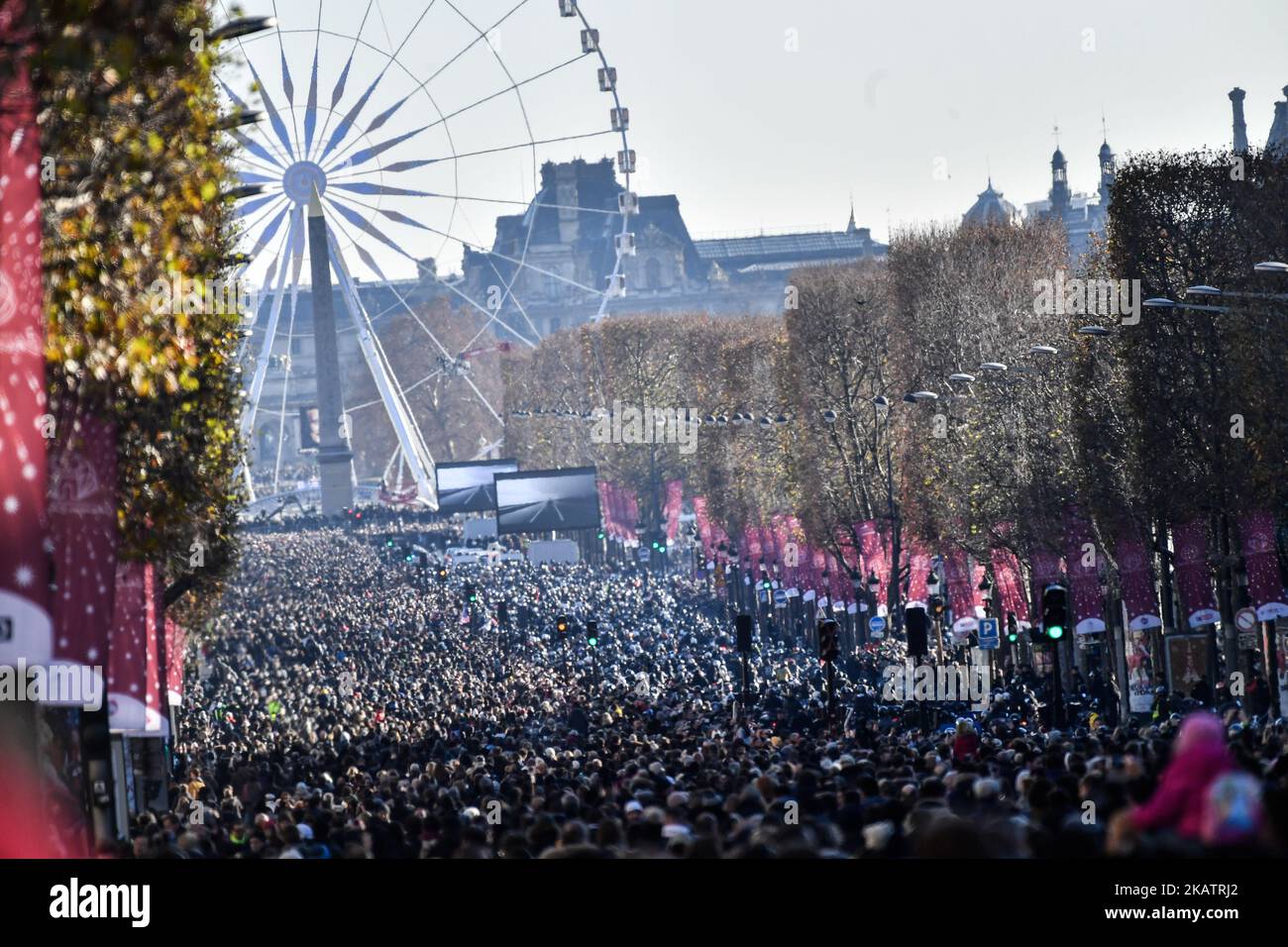 In den Straßen von Paris wurde nach seinem Tod am 6. Dezember 2017 eine beliebte Hommage an den französischen Rock 'n Roll-Superstar Johnny Hallyday gehalten. (Foto von Julien Mattia/NurPhoto) Stockfoto