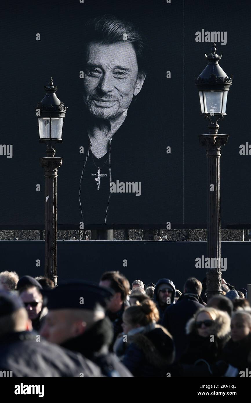 In den Straßen von Paris wurde nach seinem Tod am 6. Dezember 2017 eine beliebte Hommage an den französischen Rock 'n Roll-Superstar Johnny Hallyday gehalten. (Foto von Julien Mattia/NurPhoto) Stockfoto