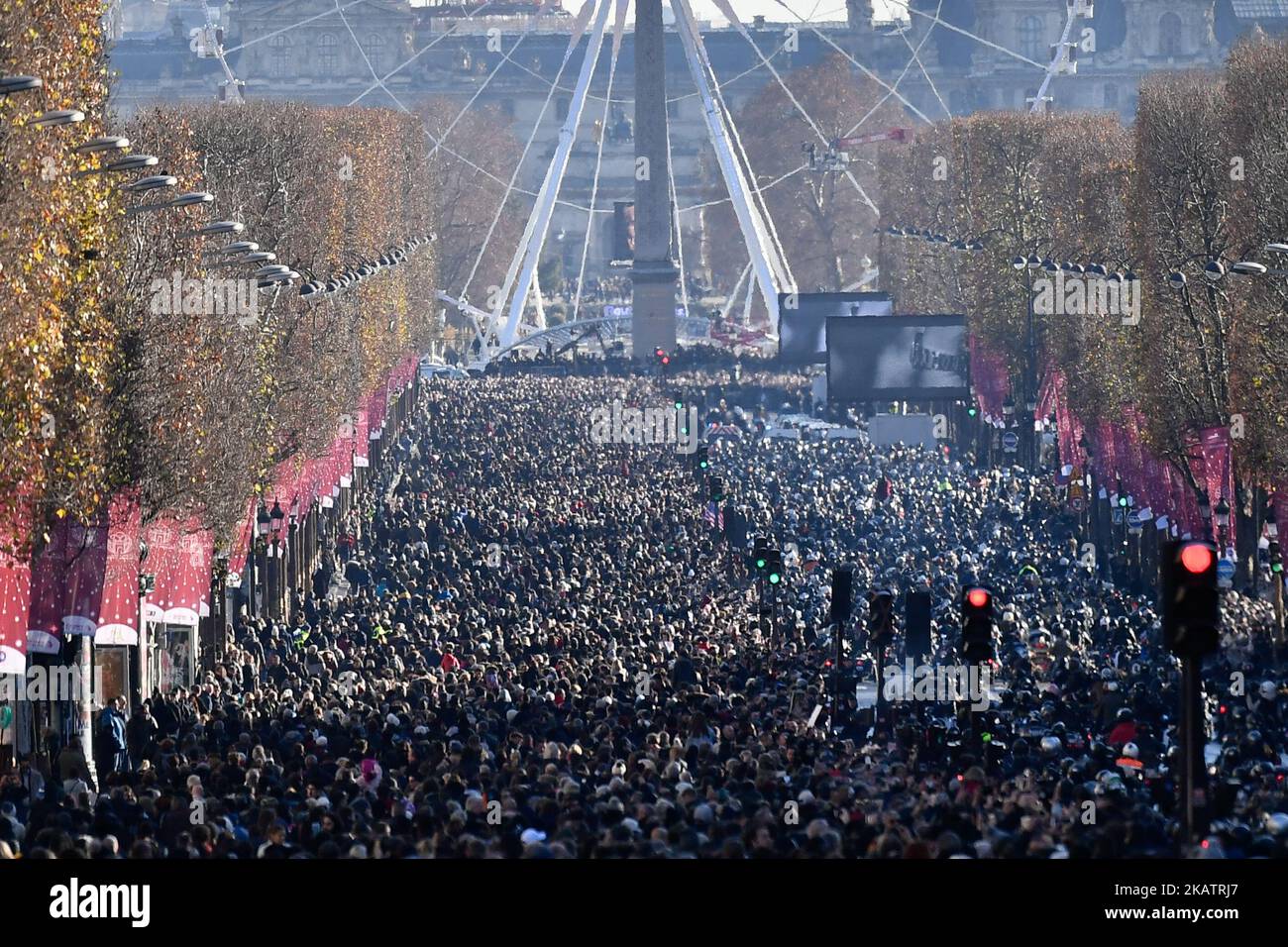 In den Straßen von Paris wurde nach seinem Tod am 6. Dezember 2017 eine beliebte Hommage an den französischen Rock 'n Roll-Superstar Johnny Hallyday gehalten. (Foto von Julien Mattia/NurPhoto) Stockfoto