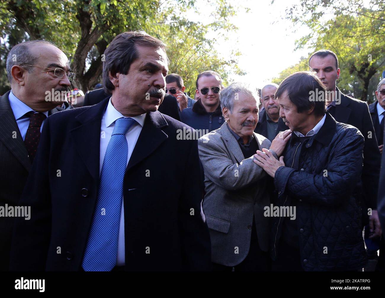 Sagte der Bruder Bouteflika und der Präsidialrat ABDe El Aziz Bouteflika bei der Beerdigung des pensionierten Generals Atailia auf dem El Alia Friedhof in Algier, Algerien, am 10. Dezember 2017. (Foto von Bilral Bensalem/NurPhoto) Stockfoto