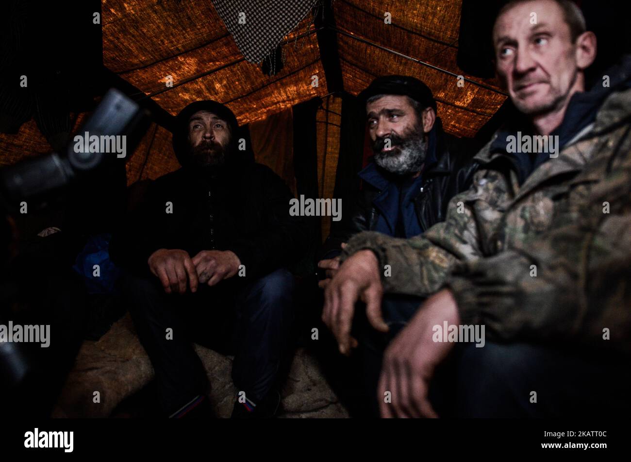 Unterstützer des ehemaligen georgischen Präsidenten Micheil Saakaschwili aus verschiedenen Regionen der Ukraine campen vor dem parlament und fordern den Rücktritt des ukrainischen Präsidenten in Kiew, Ukraine. (Foto von Hristo Rusev/NurPhoto) Stockfoto