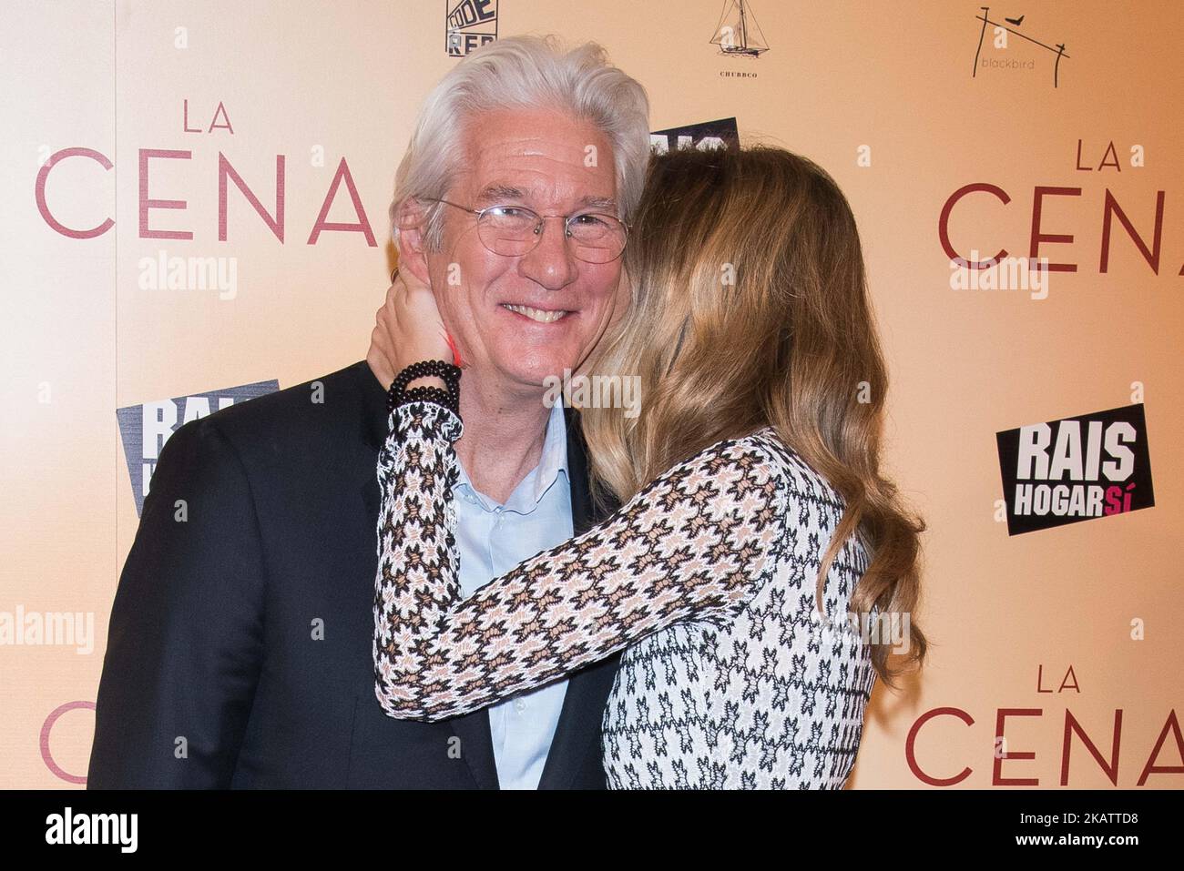 Richard Gere und Alejandra Silva nehmen an der Filmpremiere „The Dinner“ im „Capitol Cinema“ in Madrid am 11. Dezember 2017 Teil (Foto von Gabriel Maseda/NurPhoto) Stockfoto