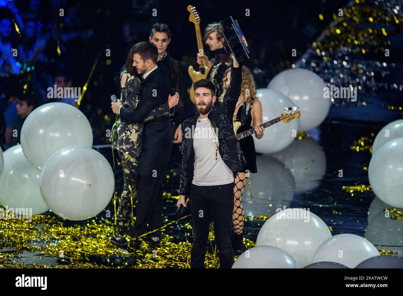 Maneskin und Lorenzo Licitra beim italienischen Finale X Factor 11 am 14. Dezember 2017 im Mediolanum Forum in Assago, Mailand, Italien. Lorenzo Licitra ist der Gewinner von X Factor. (Foto von Romano Nunziato/NurPhoto) Stockfoto