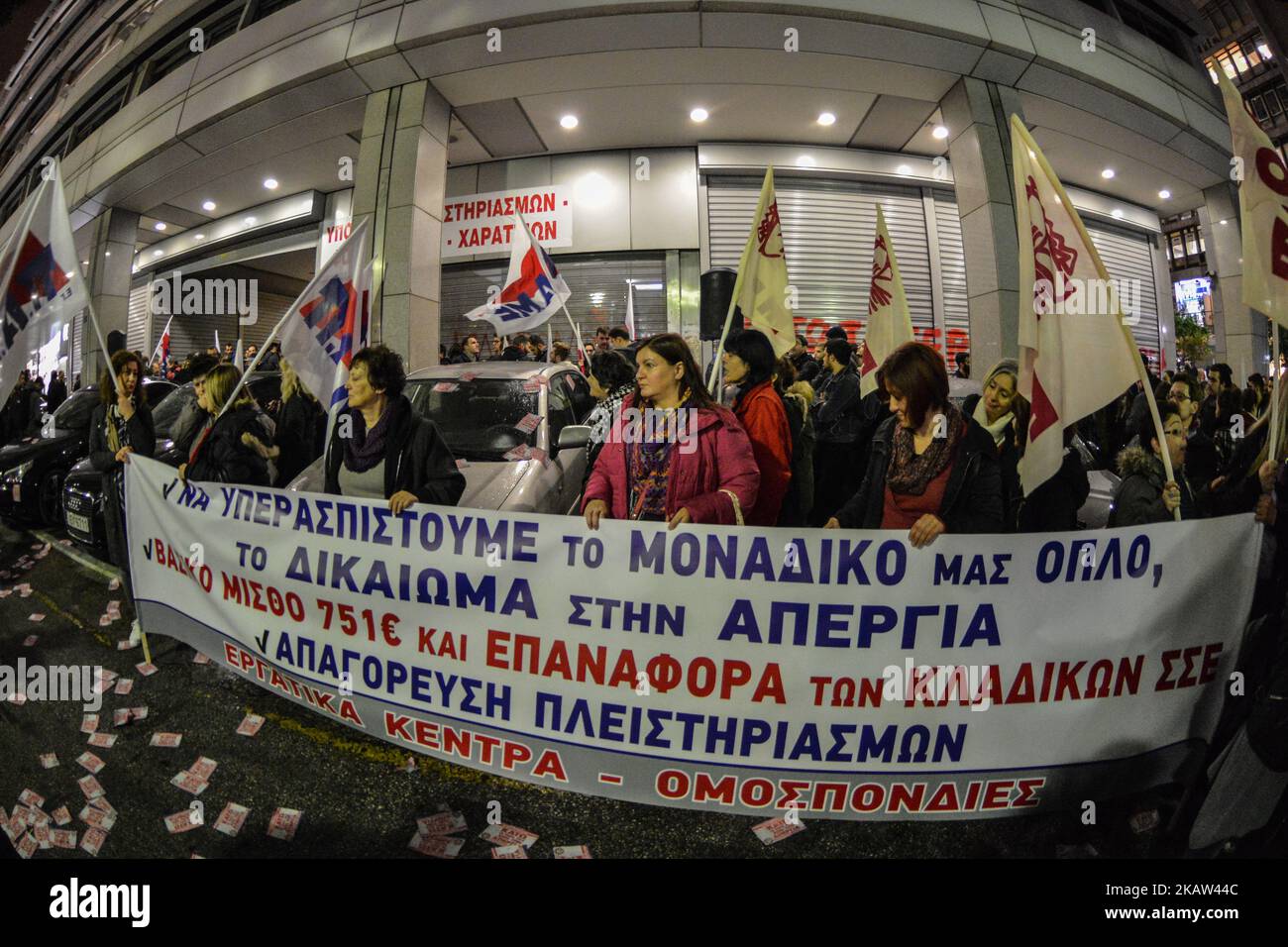 Die All-Workers Militant Front blockiert den Eintritt des Finanzministeriums in Athen aus Protest gegen Sparmaßnahmen und das Streikverbot. Am 11. Januar 2018 in Athen (Foto: Wassilios Aswestopoulos/NurPhoto) Stockfoto