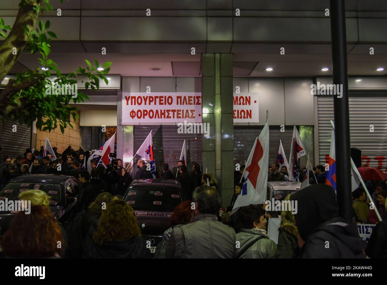 Die All-Workers Militant Front blockiert den Eintritt des Finanzministeriums in Athen aus Protest gegen Sparmaßnahmen und das Streikverbot. Am 11. Januar 2018 in Athen (Foto: Wassilios Aswestopoulos/NurPhoto) Stockfoto