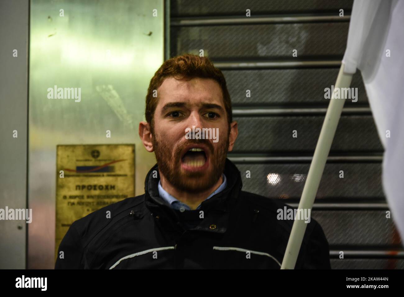 Die All-Workers Militant Front blockiert den Eintritt des Finanzministeriums in Athen aus Protest gegen Sparmaßnahmen und das Streikverbot. Am 11. Januar 2018 in Athen (Foto: Wassilios Aswestopoulos/NurPhoto) Stockfoto