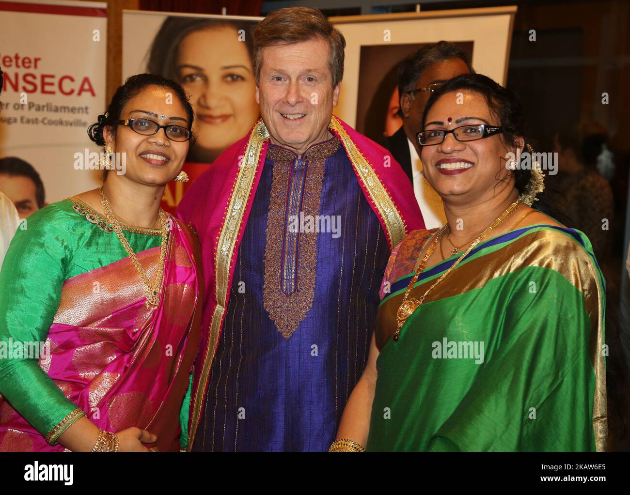 Der Bürgermeister von Toronto, John Tory (Mitte), nimmt am 16. Januar 2018 am Empfang des Federal Liberal Caucus Thai Pongal and Tamil Heritage Month in Scarborough, Ontario, Kanada, Teil. Das kanadische Parlament hat den Monat Januar 2016 offiziell zum tamilischen Kulturmonat erklärt. Kanada ist die Heimat einer der größten tamilischen Diasporas der Welt, und es wird geschätzt, dass über 300.000 Tamilen Kanada als Heimat bezeichnen. (Foto von Creative Touch Imaging Ltd./NurPhoto) Stockfoto