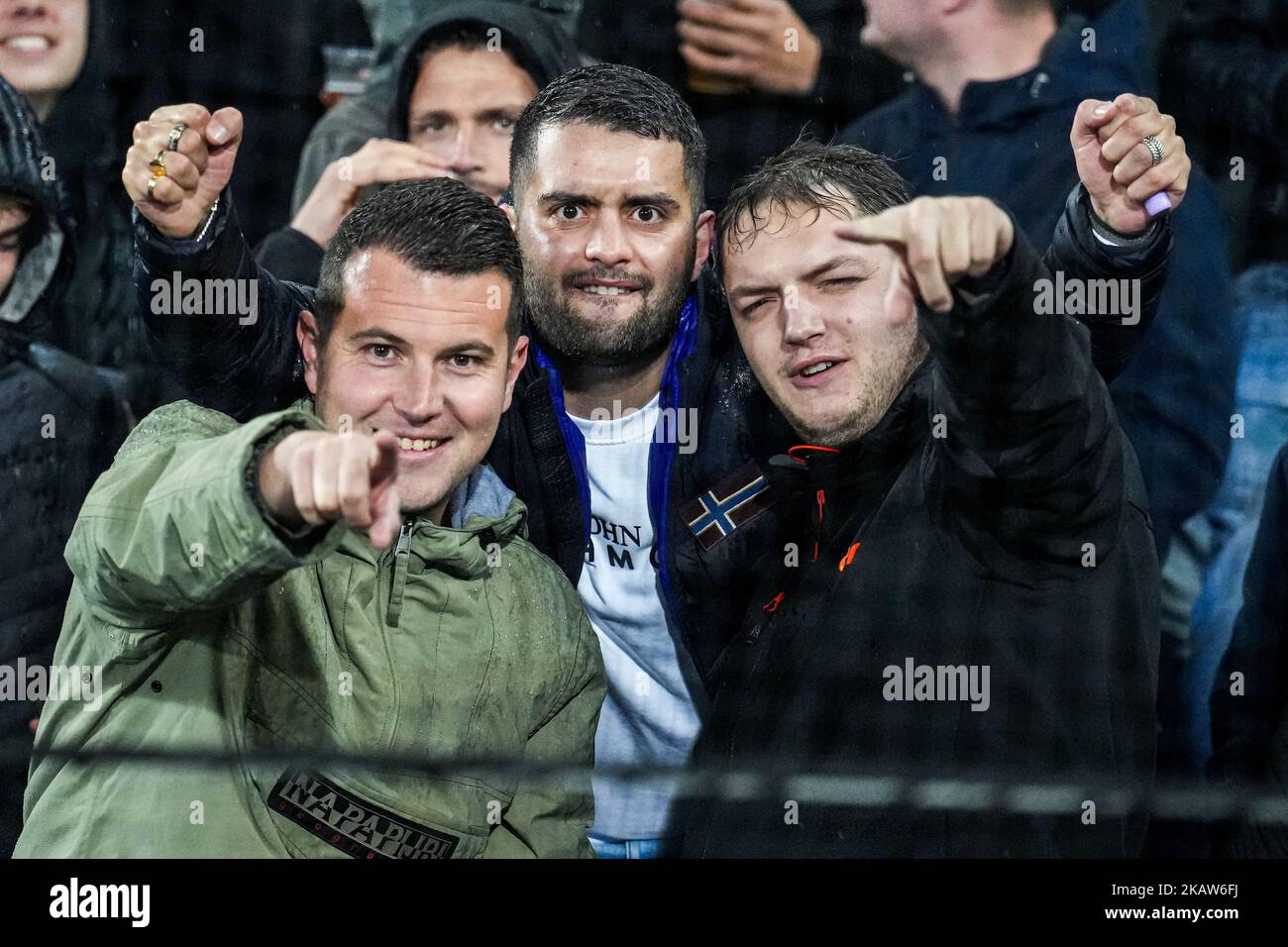 Rotterdam - Supporters of Feyenoord während des Spiels zwischen Feyenoord und Lazio Roma im Stadion Feijenoord De Kuip am 3. November 2022 in Rotterdam, Niederlande. (Box zu Box Pictures/Tom Bode) Stockfoto