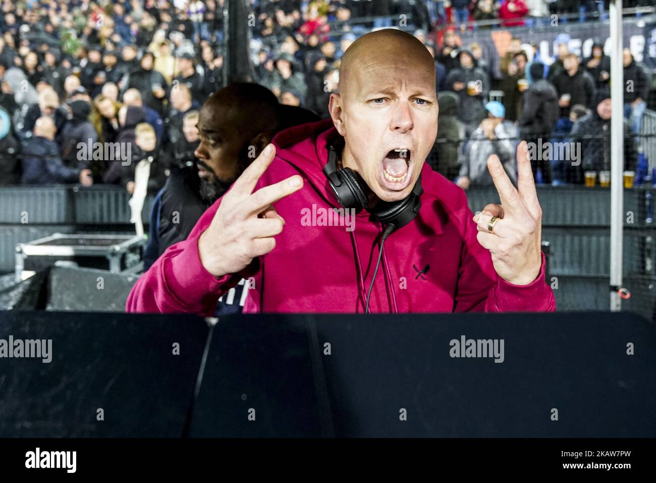 Rotterdam - DJ Panic während des Spiels zwischen Feyenoord und Lazio Roma im Stadion Feijenoord De Kuip am 3. November 2022 in Rotterdam, Niederlande. (Box zu Box Pictures/Tom Bode) Stockfoto