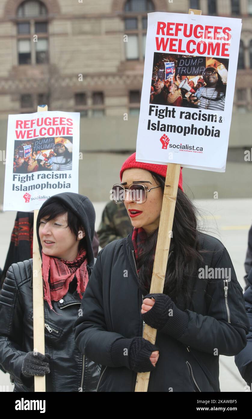Kundgebung, die am 27. Januar 2018 in Toronto, Ontario, Kanada, abgehalten wurde, um an die Menschen zu erinnern, die bei den Schüssen der Moschee von Quebec City vor einem Jahr getötet wurden, und um Islamophobie, Hass und Rassismus zu verurteilen. Die Kundgebung markiert ein Jahr seit der schrecklichen Tötung von 6 Muslimen im Islamischen Kulturzentrum von Quebec. Im vergangenen Jahr hat es nach der Wahl von Donald Trump und der Unterstützung rechtsextremistischer Politiker in Europa in ganz Nordamerika und Europa einen erheblichen Anstieg von Islamophobie und Hass gegeben. (Foto von Creative Touch Imaging Ltd./NurPhoto) Stockfoto
