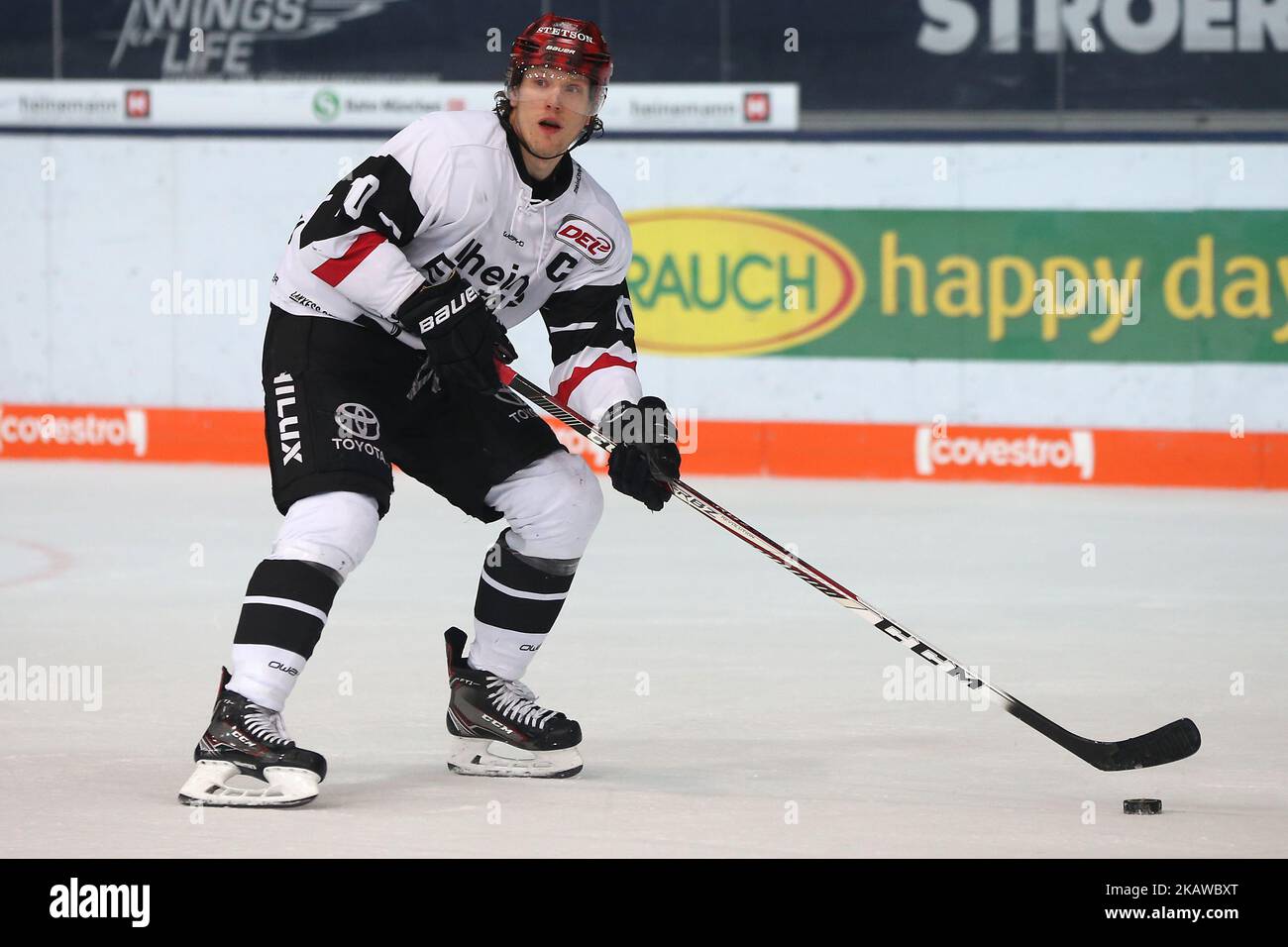 Christian Ehrhoff von Koelner Haie beim Spieltag 46. der Deutschen Eishockey-Liga zwischen Red Bull München und Koelner Haie am 26. Januar 2018 im Olympia Eissportzentrum in München. (Foto von Marcel Engelbrecht/NurPhoto) Stockfoto