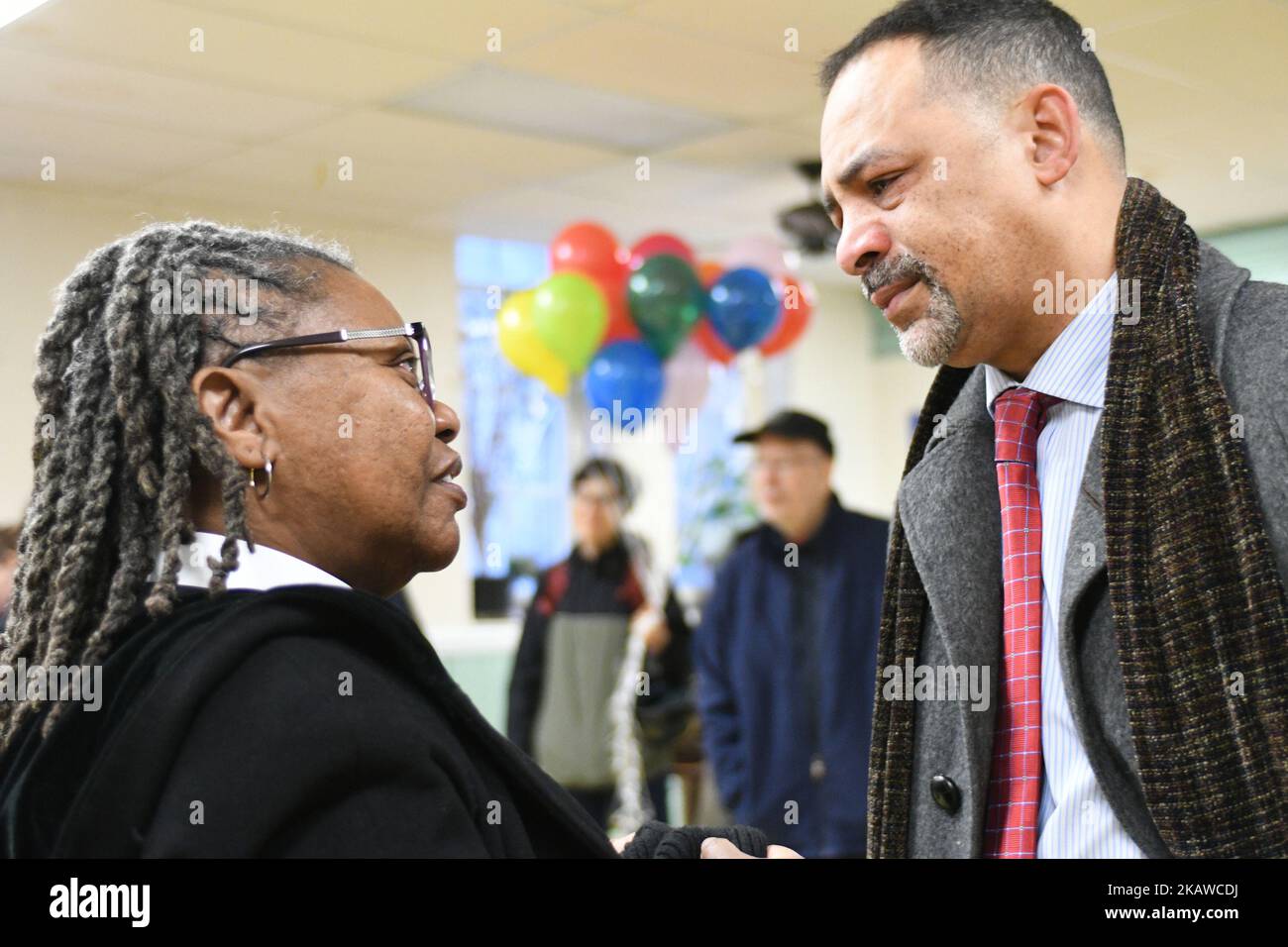 An der Seite von gewählten Beamten, Geistlichen und Gemeindeaktivisten treten die vier undokumentierten Kinder von Camela Apolonio Hernandez am 29. Januar 2108 in der Advocate Church in North Philadelphia, PA, aus dem Heiligtum heraus. Die vier beabsichtigen, zum ersten Mal, seit die Familie einen Abschiebebefehl erhalten hat, wieder zur Schule zu gehen. (Foto von Bastiaan Slabbers/NurPhoto) Stockfoto