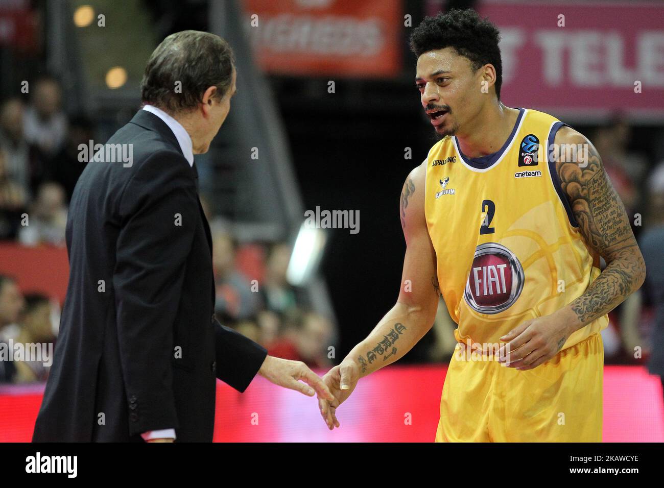 Cheftrainer Carlo Recalcati von Fiat Turin und Diante Garrett von Fiat Turin beim EuroCup Top 16 Round 5 Spiel zwischen dem FC Bayern München und Fiat Turin am 31. Januar 2018 in München im Audi Dome. (Foto von Marcel Engelbrecht/NurPhoto) Stockfoto