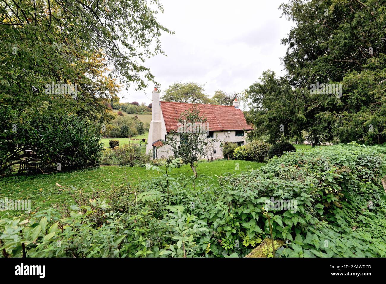 Außenansicht des Gerber Hatch Cottage der Youth Hostel Association auf Ranmore Common in den Surrey Hills in der Nähe von Dorking England Stockfoto