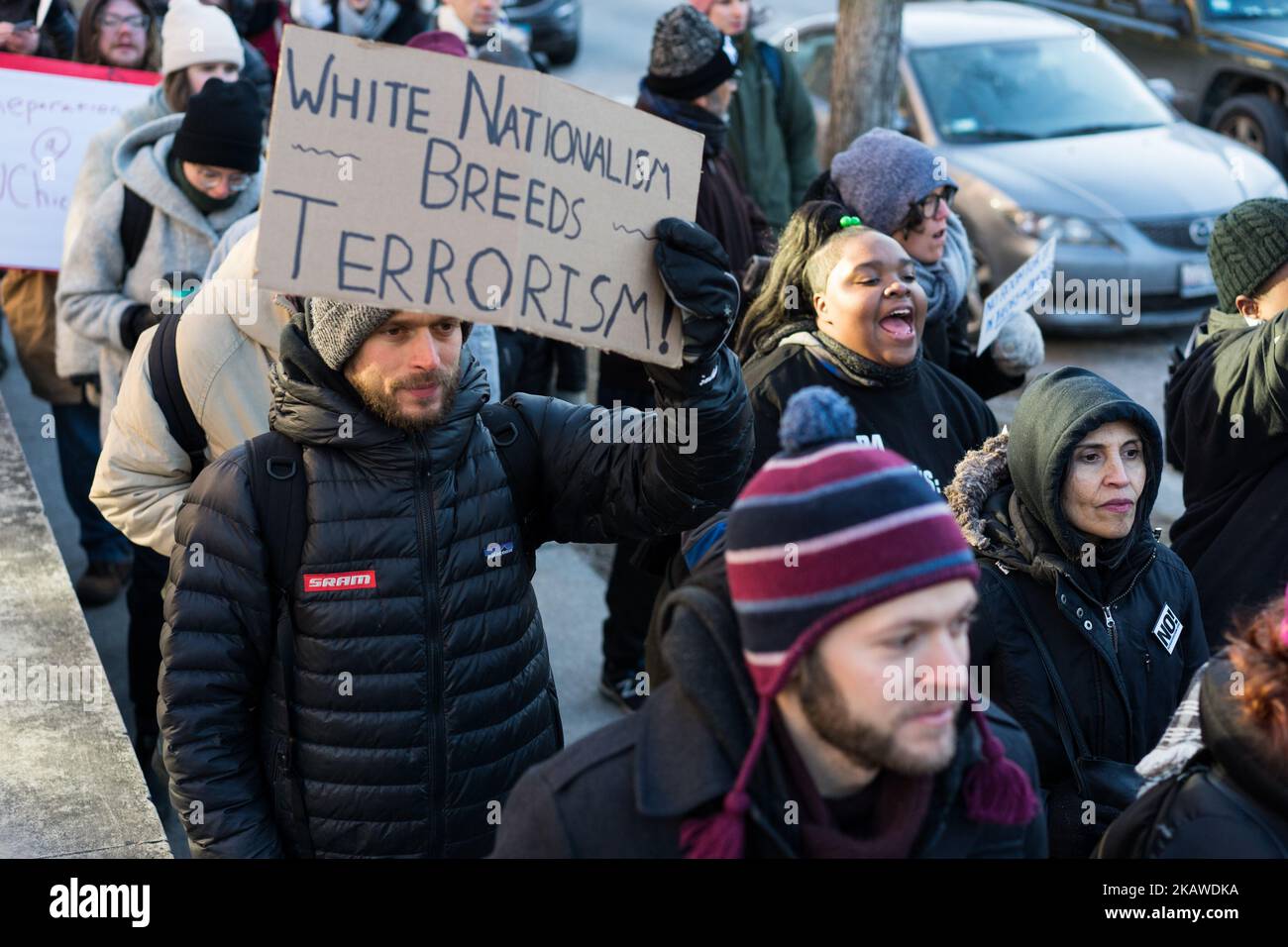 Demonstranten versammeln sich an der University of Chicago, um gegen eine bevorstehende Rede von Steve Bannon, dem ehemaligen Chefstrategen der Trump-Regierung und ehemaligen geschäftsführenden Vorsitzenden von Breitbart News, am 2. Februar 2018 in Chicago, Illinois, an der Universität zu protestieren. (Foto von Max Herman/NurPhoto) Stockfoto