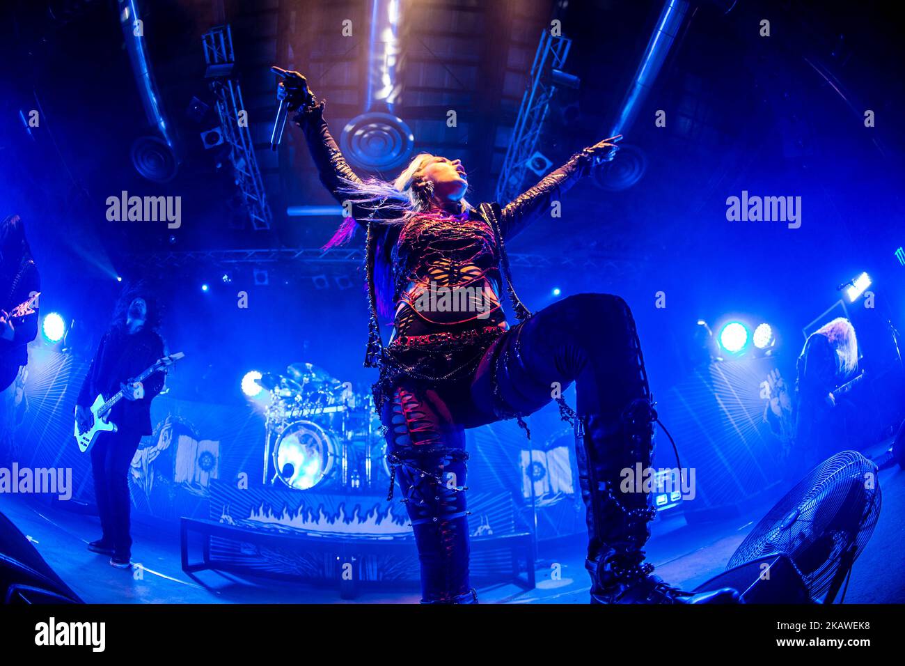 Alissa White-Gluz ot die schwedische Melodic Death Metal Band Arch Enemy tritt am 17. Januar 2018 live im Alcatraz in Mailand auf. (Foto von Mairo Cinquetti/NurPhoto) Stockfoto