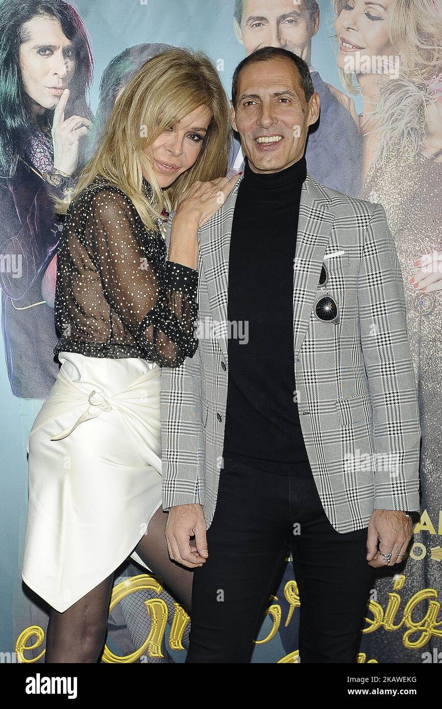 Der spanische Schauspieler Manuel Bandera (R) und die Schauspielerin Bibiana Fernandez (L) nehmen am 6. Februar 2018 an der Fotozelle „El Amor Sigue en El Aire“ im Vinci Capitol Hotel in Madrid, Spanien, Teil. (Foto von Oscar Gonzalez/NurPhoto) Stockfoto