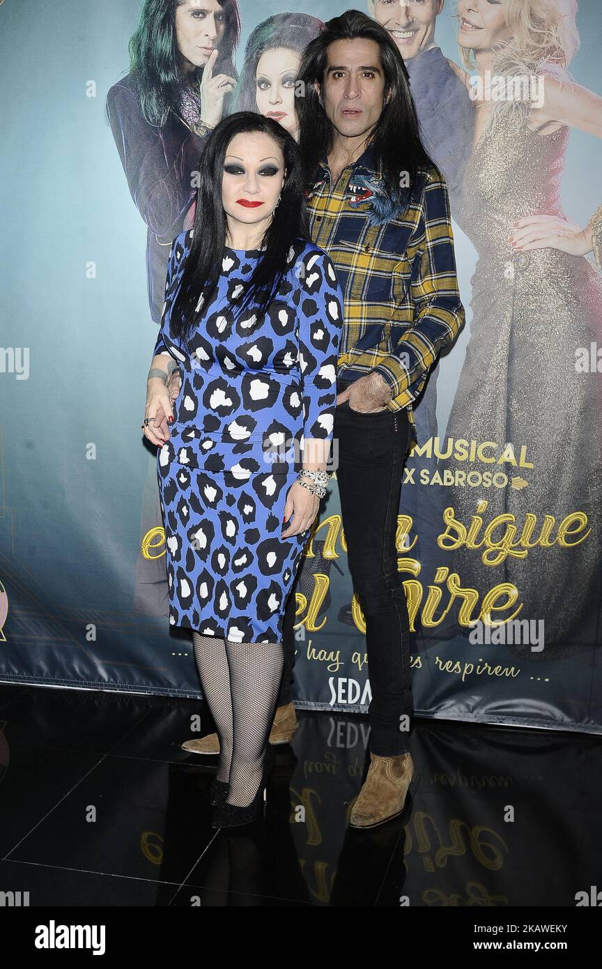 (L-R) die spanische Sängerin Alaska, Olvido Gara und Mario Vaquerizo nehmen am 6. Februar 2018 an der Fotozelle „El Amor Sigue en El Aire“ im Vinci Capitol Hotel in Madrid, Spanien, Teil. (Foto von Oscar Gonzalez/NurPhoto) Stockfoto