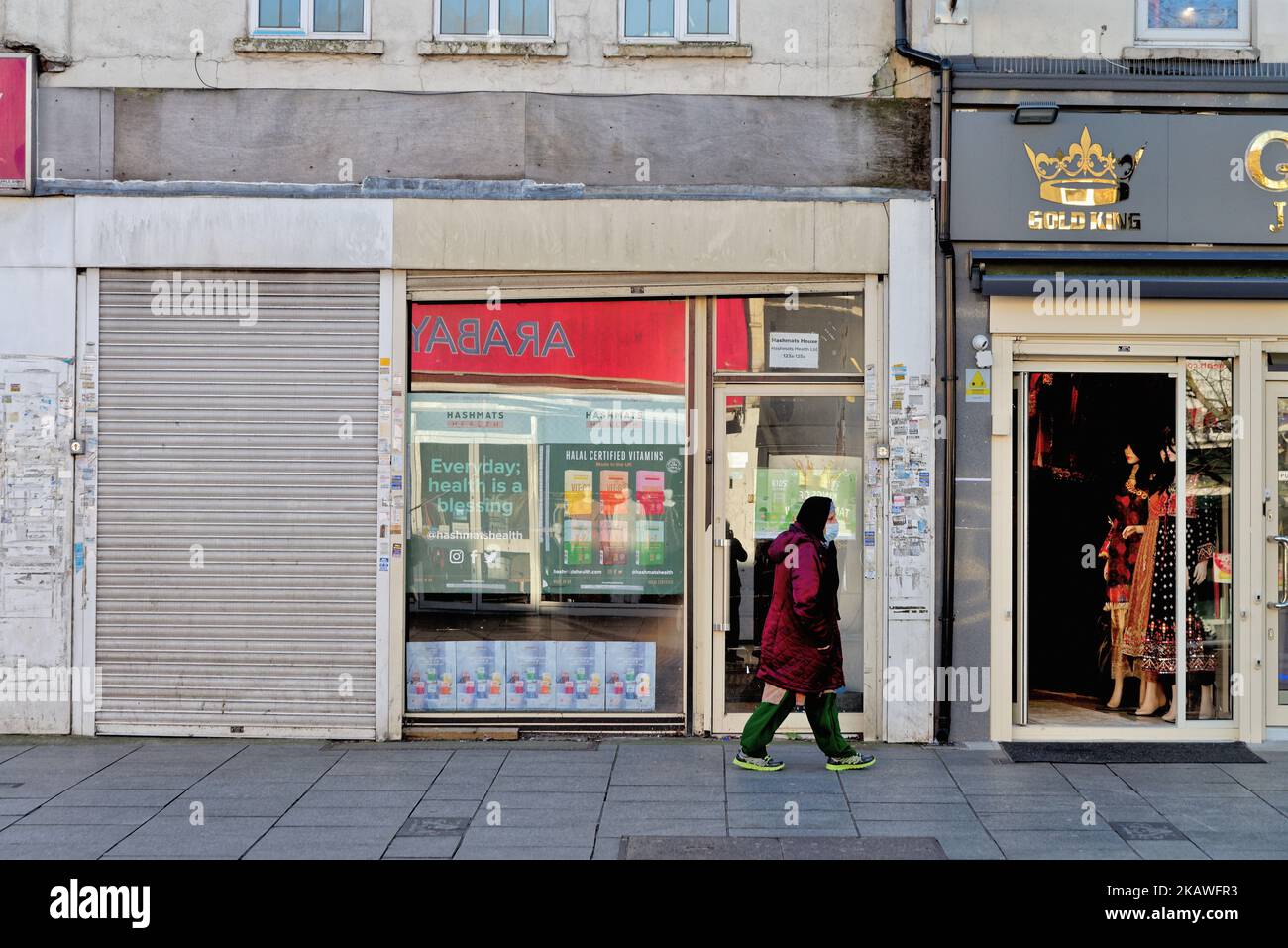 Farbenfrohe, multikulturelle Ladenfronten in Southall Greater London, England Stockfoto